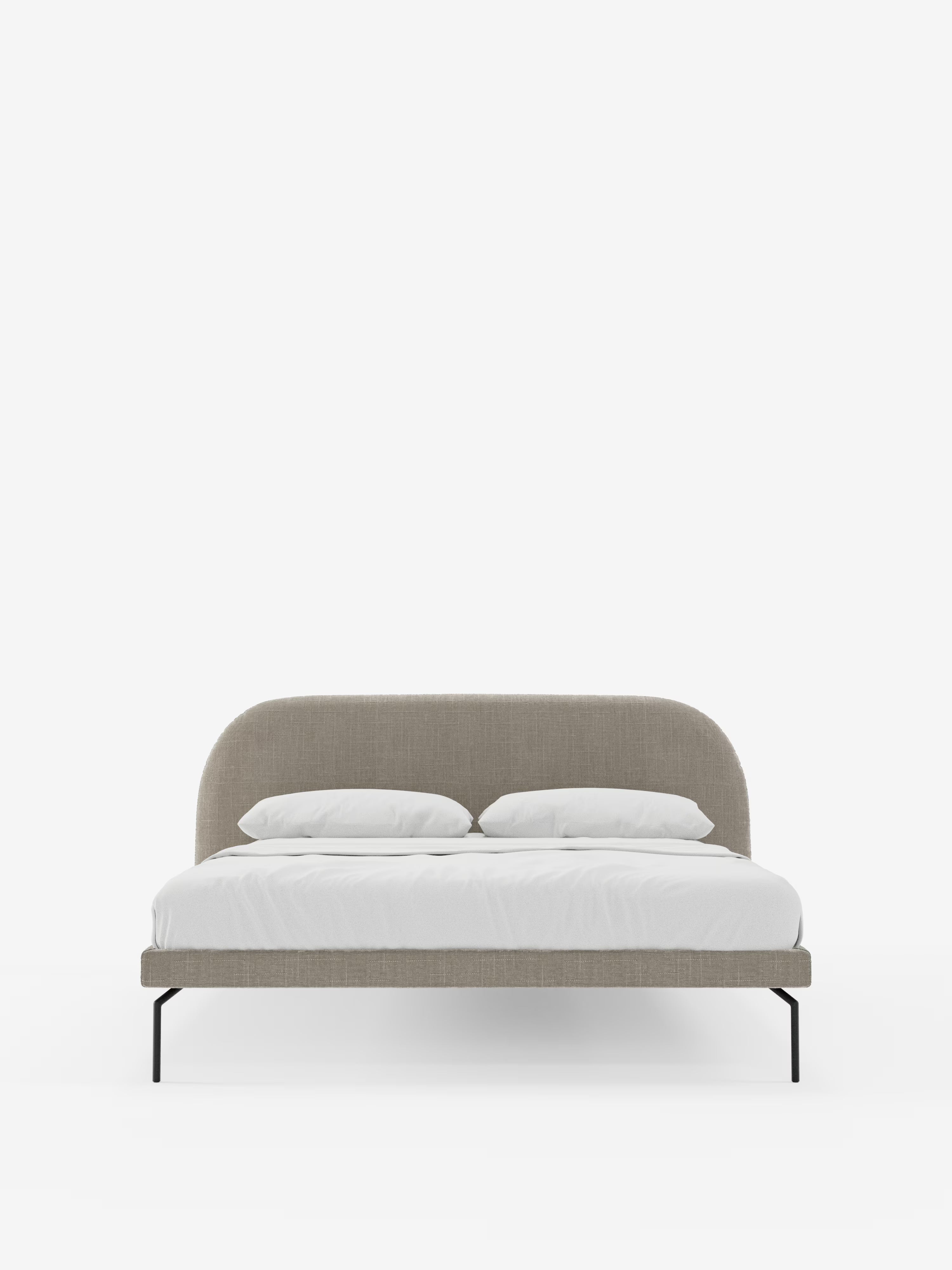 Soleil Cama acolchada de diseño con patas de metal y tejido jacquard antimanchas