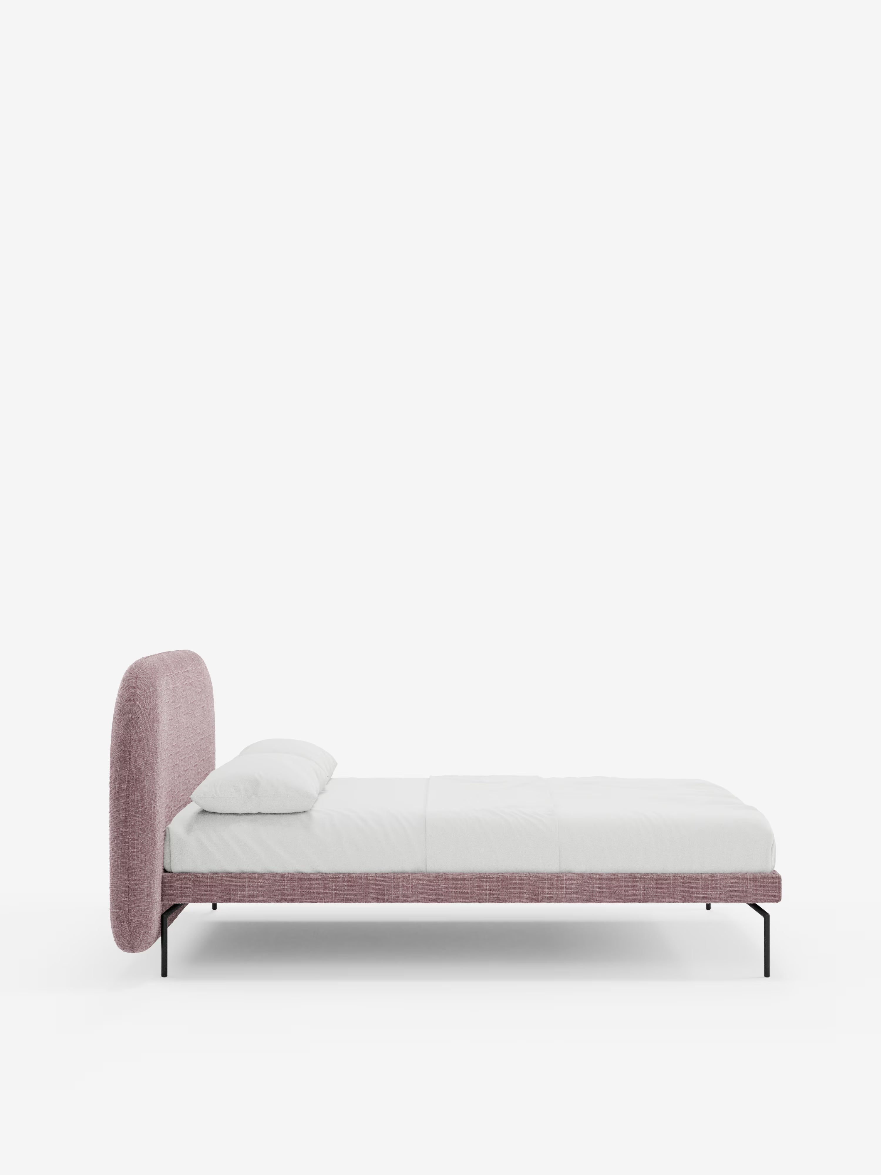 Soleil Cama acolchada de diseño con patas de metal y tejido jacquard antimanchas
