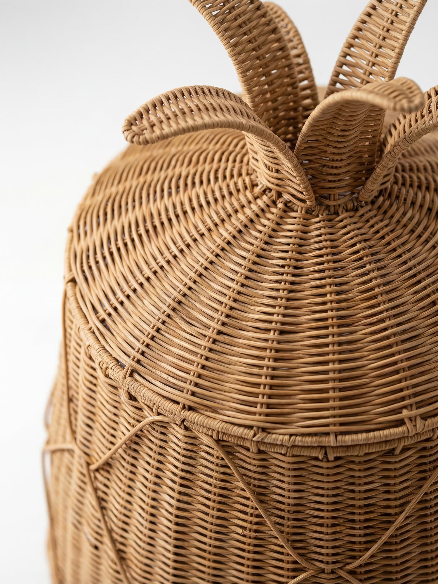 Anann Natural polyrattan storage basket with pineapple design lid