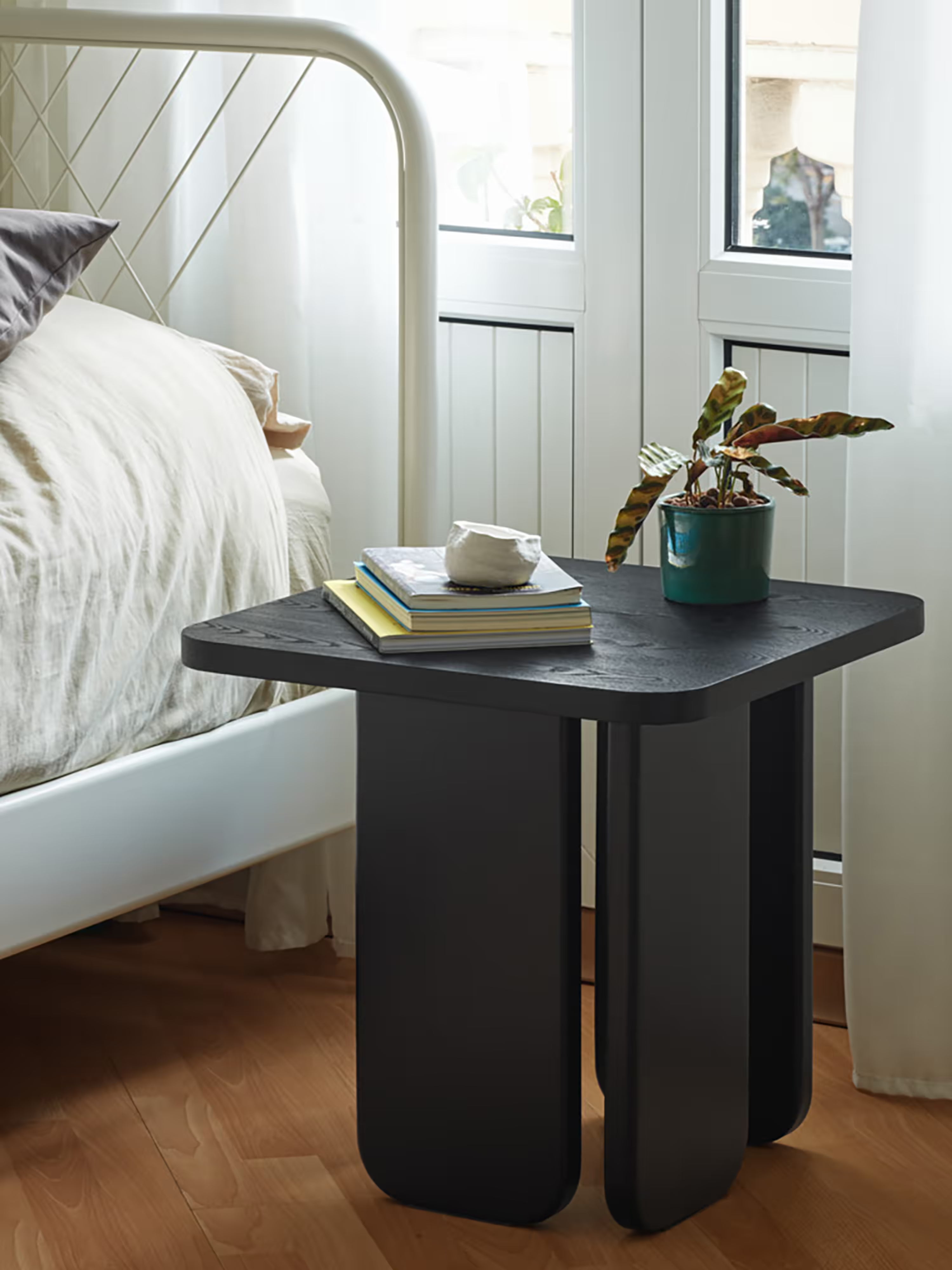 ARQ Side table in natural or black ash - Side table 48×48 cm