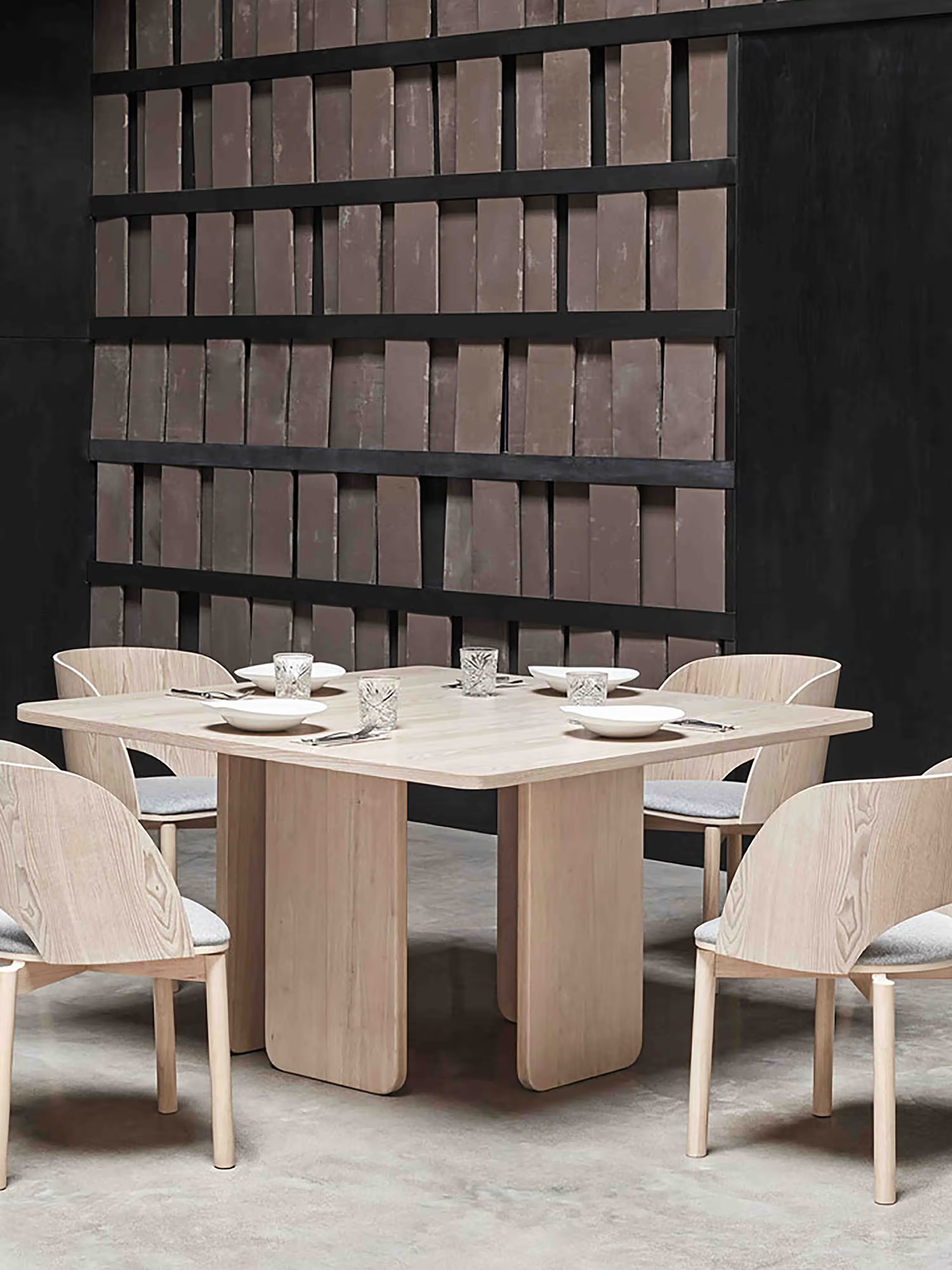 ARQ Table à manger carrée en frêne naturel ou noir 137 cm