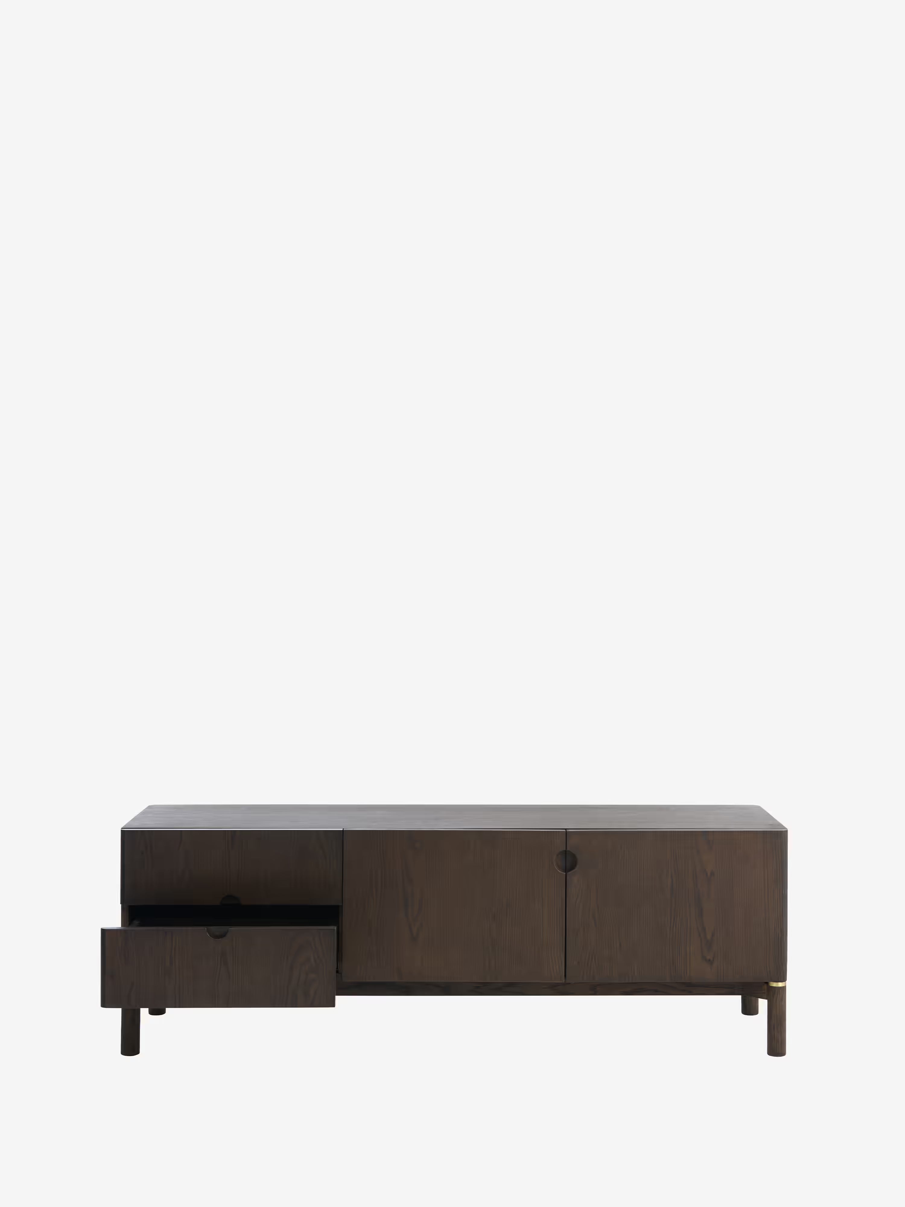 Mueble TV Arun en madera maciza oscura y acabados de latón 160 x 55 cm