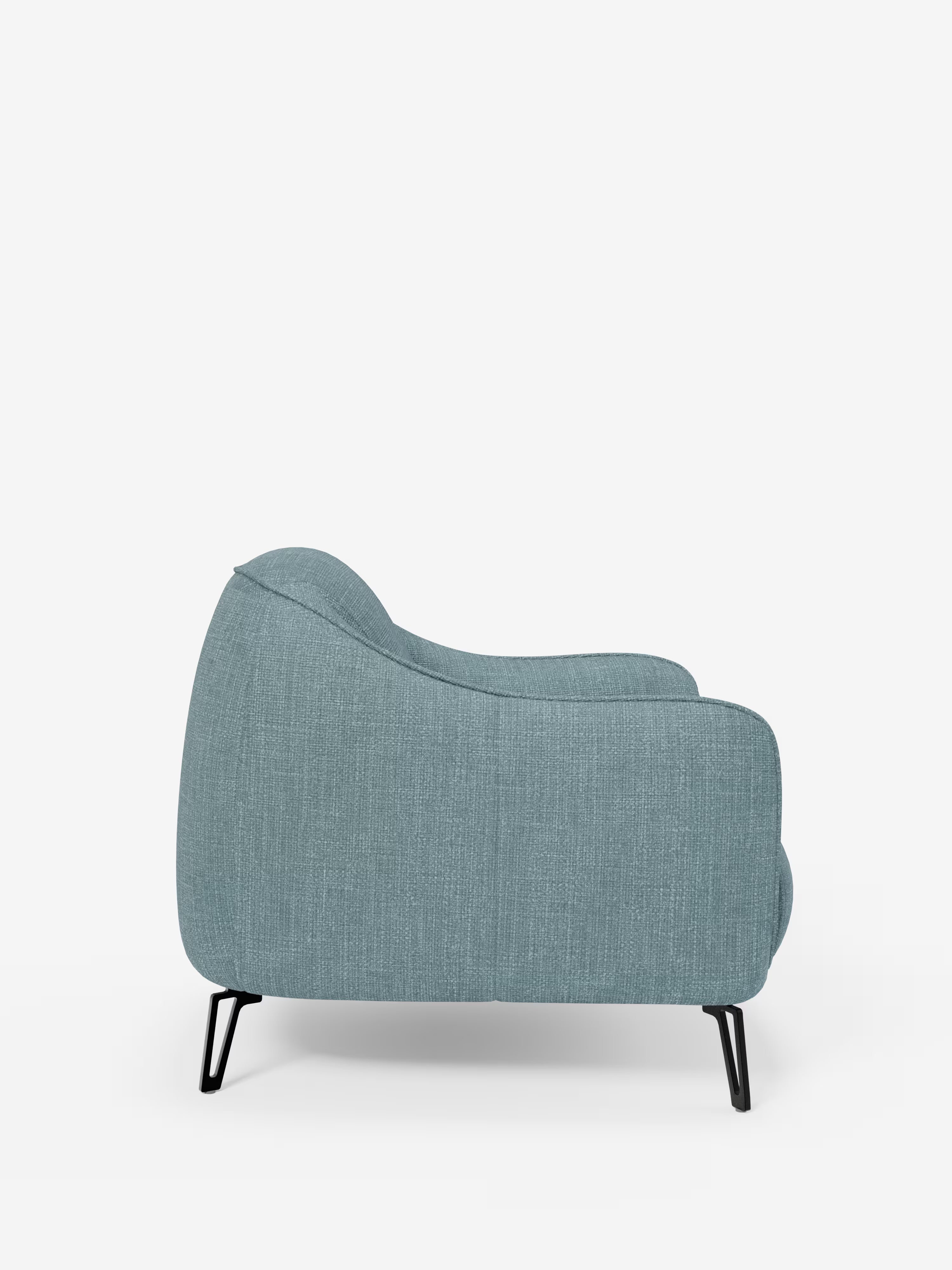 Avela poltroncina moderna dal comfort avvolgente in tessuto impermeabile