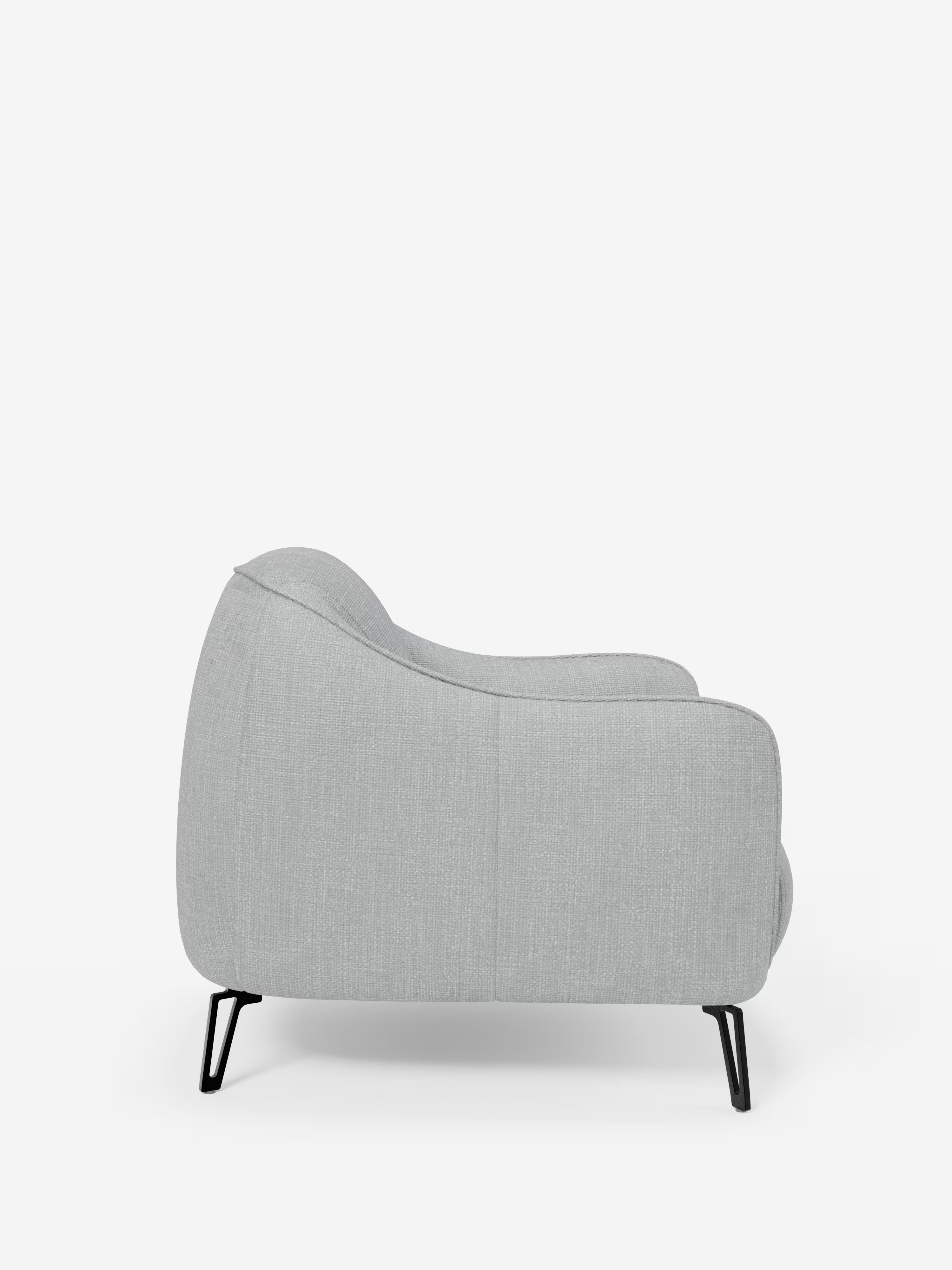 Avela poltroncina moderna dal comfort avvolgente in tessuto impermeabile