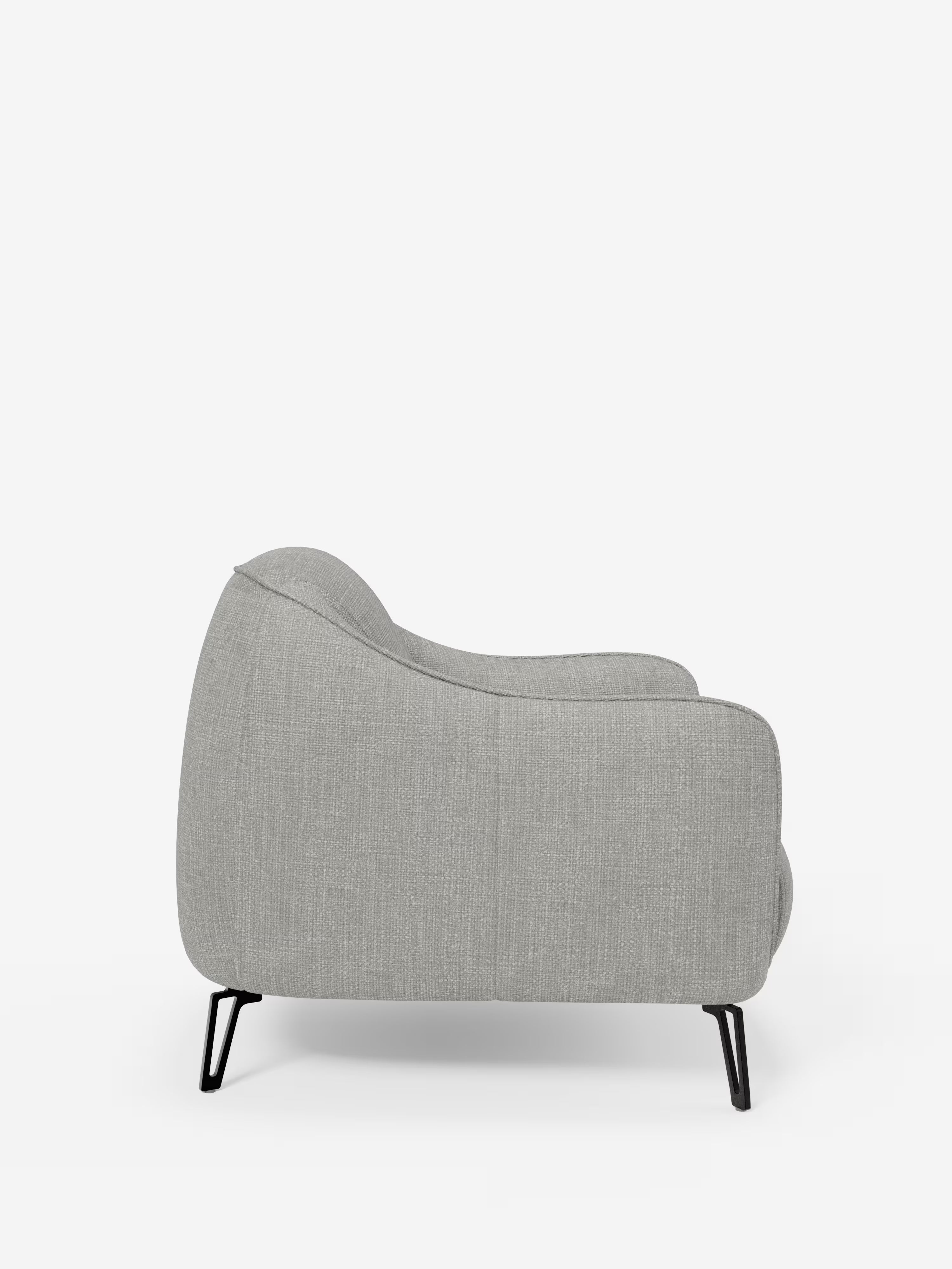 Avela poltroncina moderna dal comfort avvolgente in tessuto impermeabile