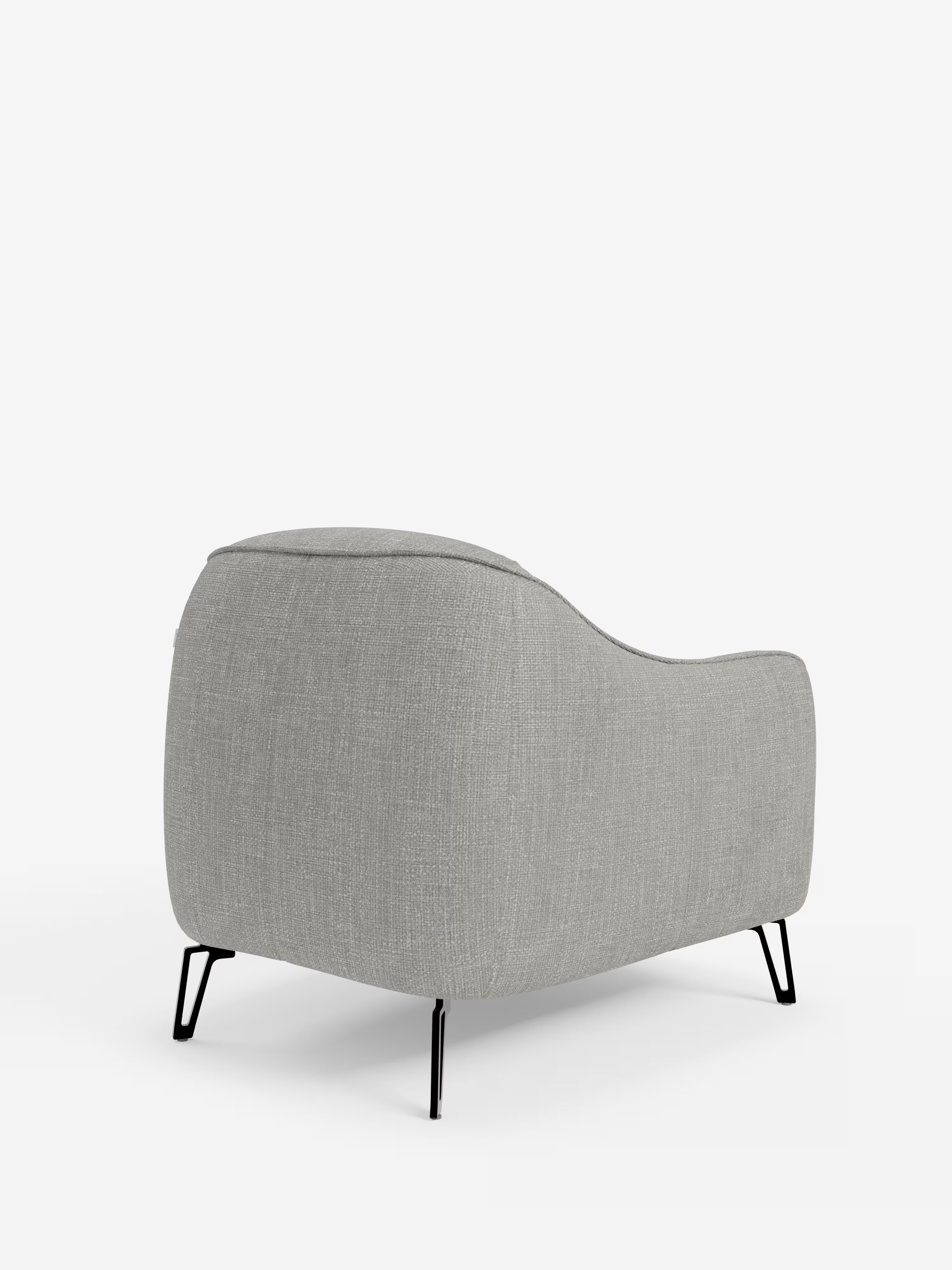 Avela poltroncina moderna dal comfort avvolgente in tessuto impermeabile