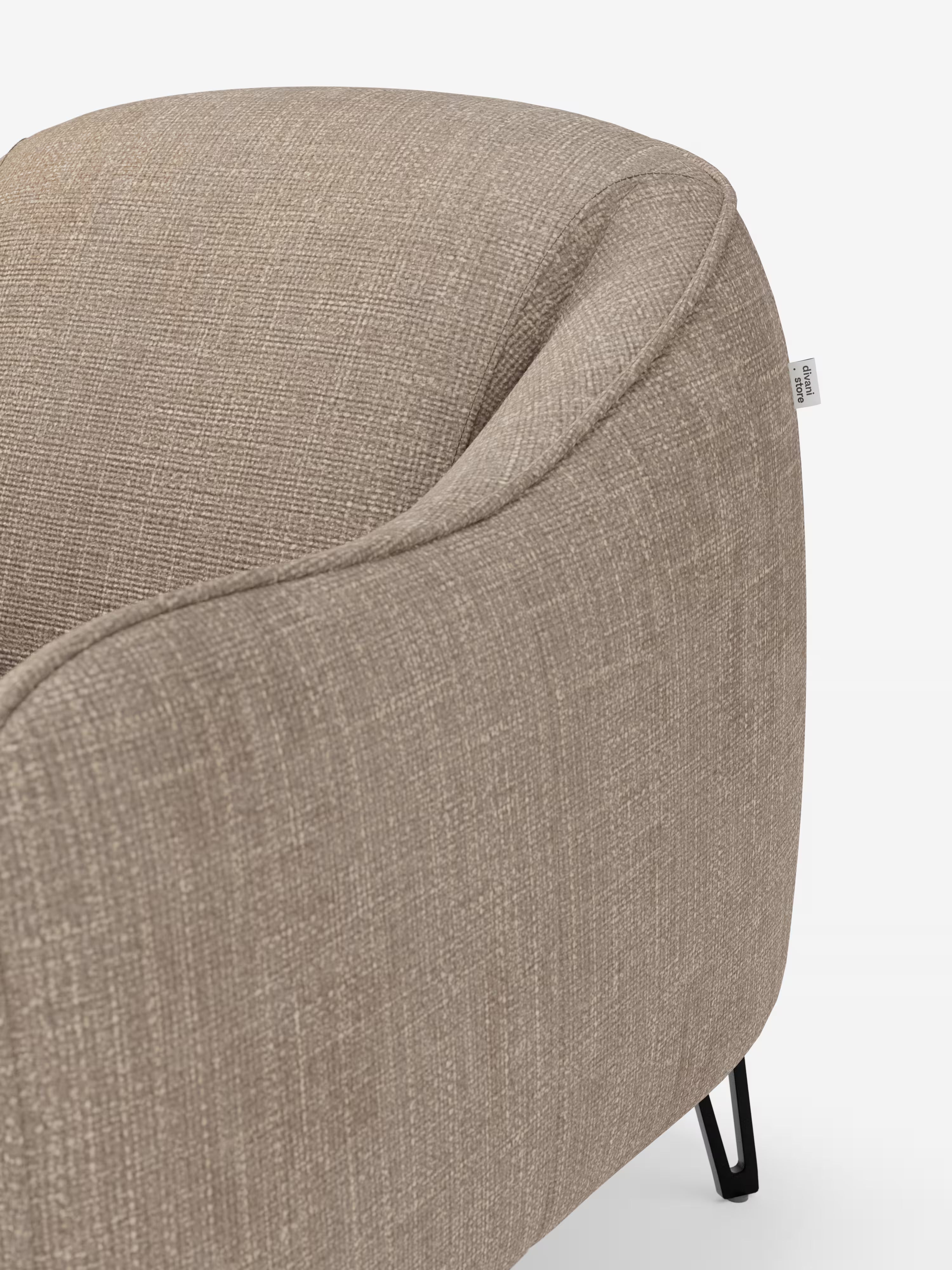 Avela poltroncina moderna dal comfort avvolgente in tessuto impermeabile