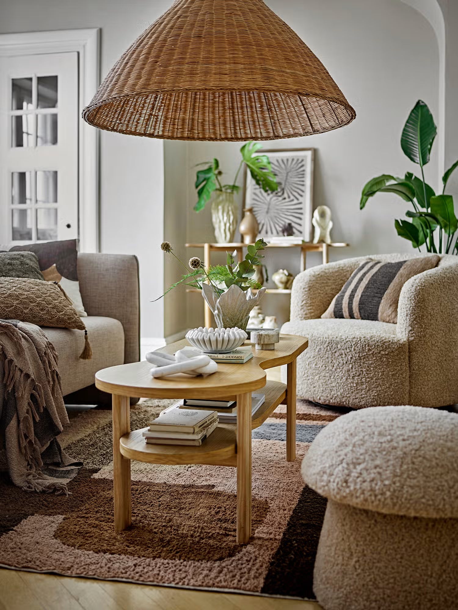 BOCCA Poltroncina lounge girevole in tessuto teddy color beige mandorla