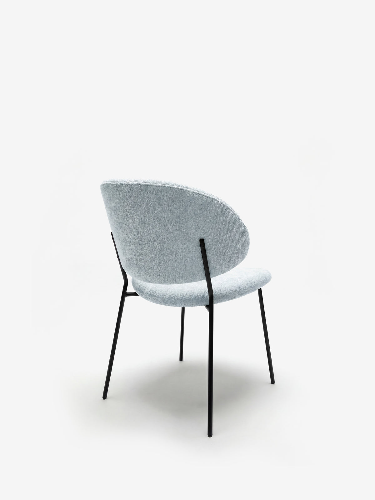 Bruma chair in elegant grey fabric with black metal legs - minimalist design and wraparound backrest