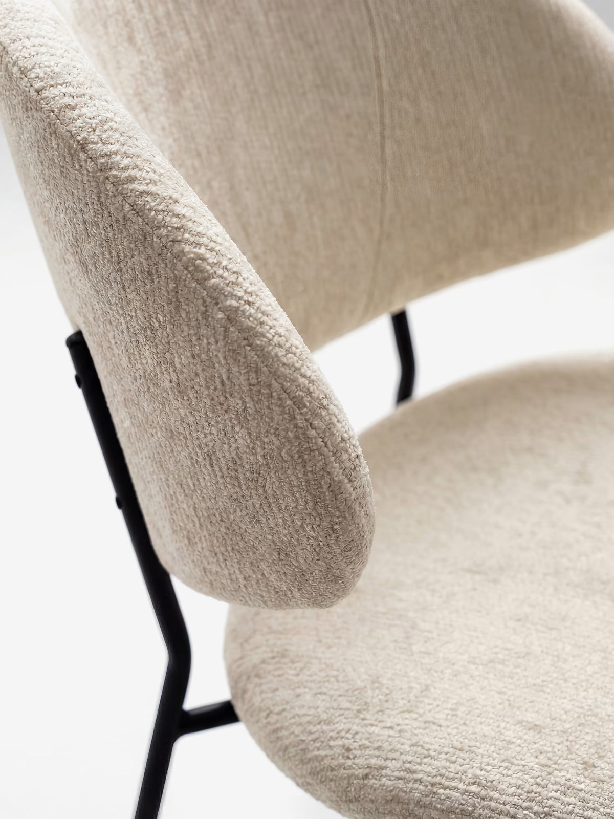 Bruma chair in elegant grey fabric with black metal legs - minimalist design and wraparound backrest