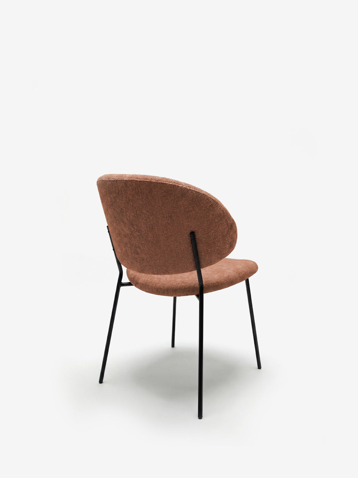 Bruma chair in elegant grey fabric with black metal legs - minimalist design and wraparound backrest
