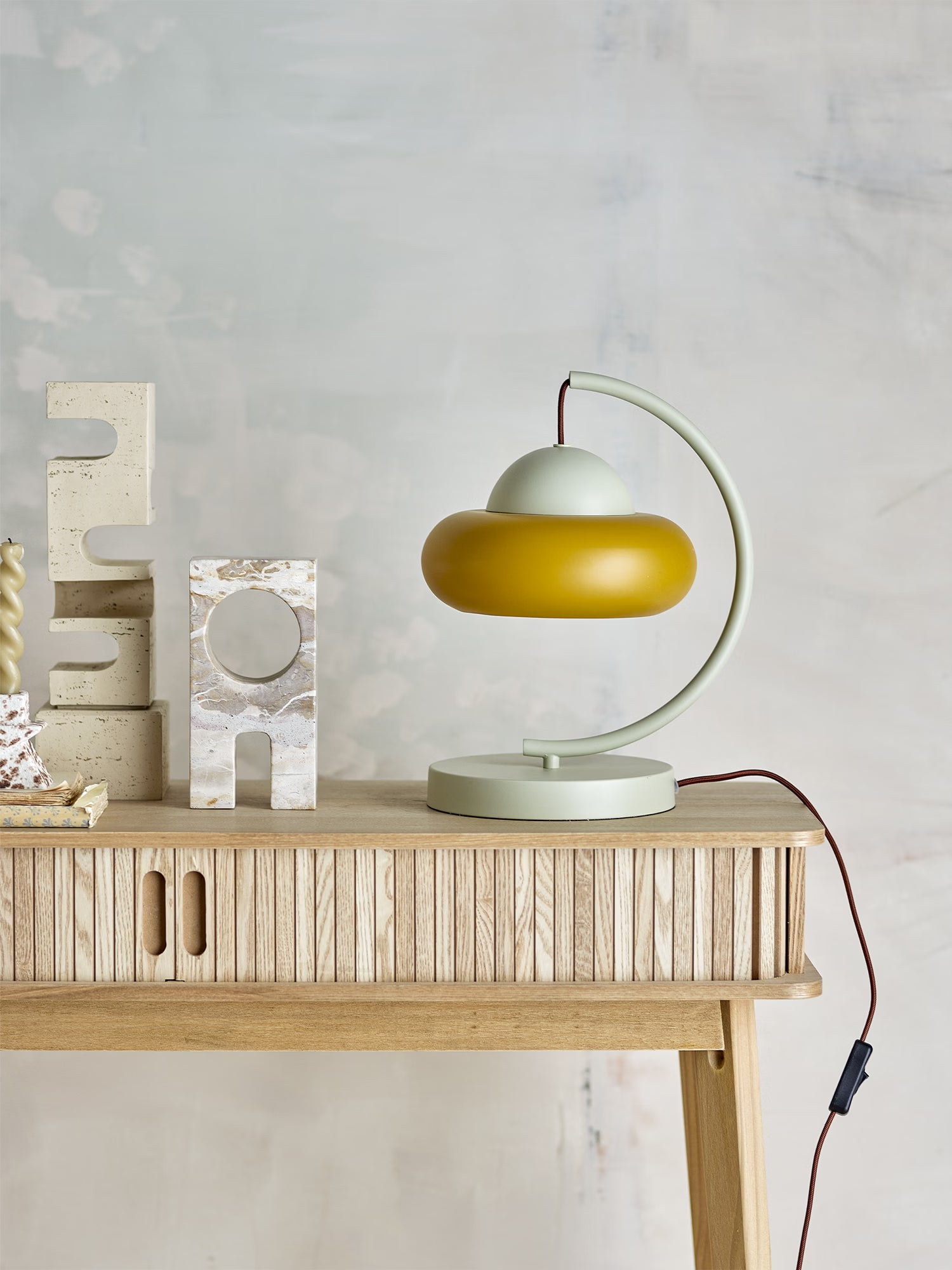 Bubble lámpara de mesa de metal color amarillo - elegante y con personalidad