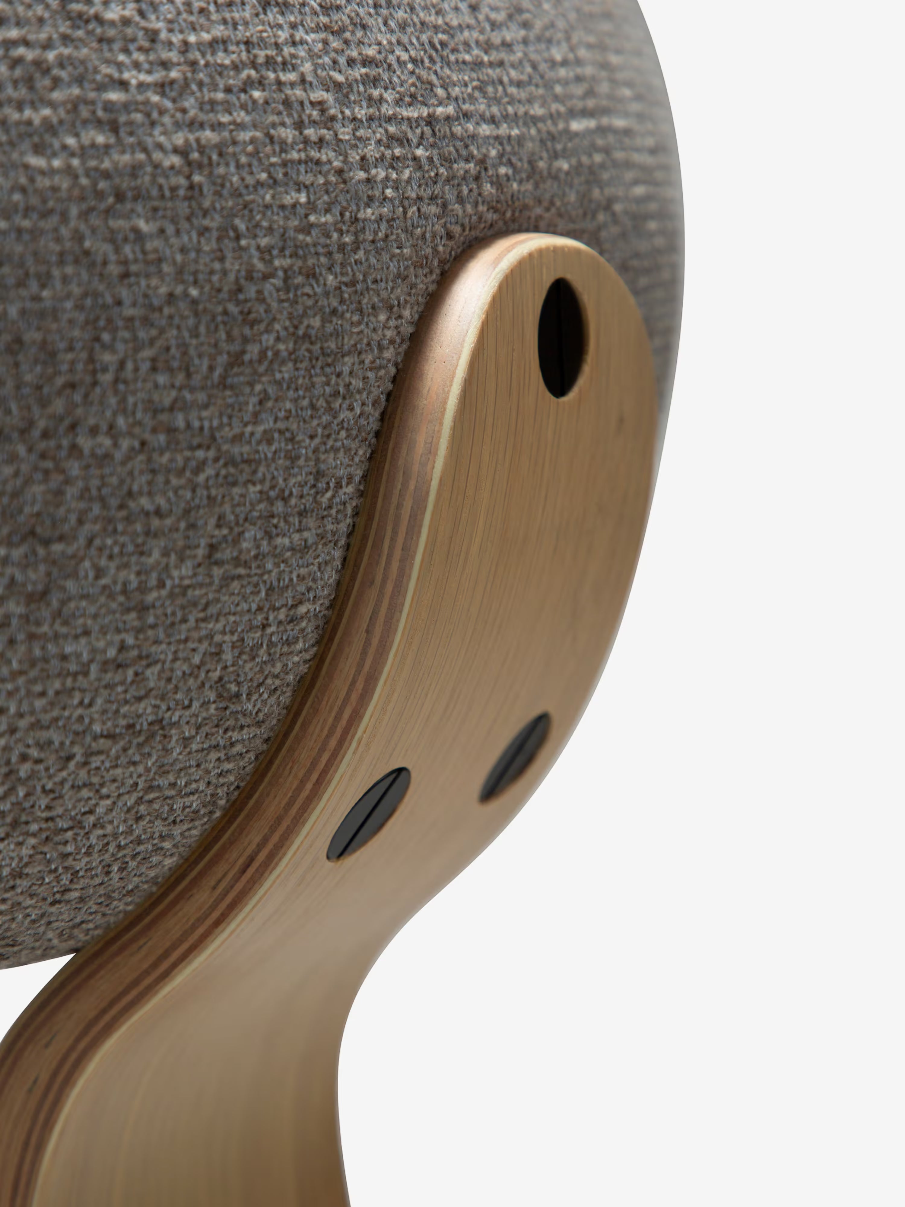 Buckle Chaise en bouclé avec pieds en bois massif - design scandinave futuriste
