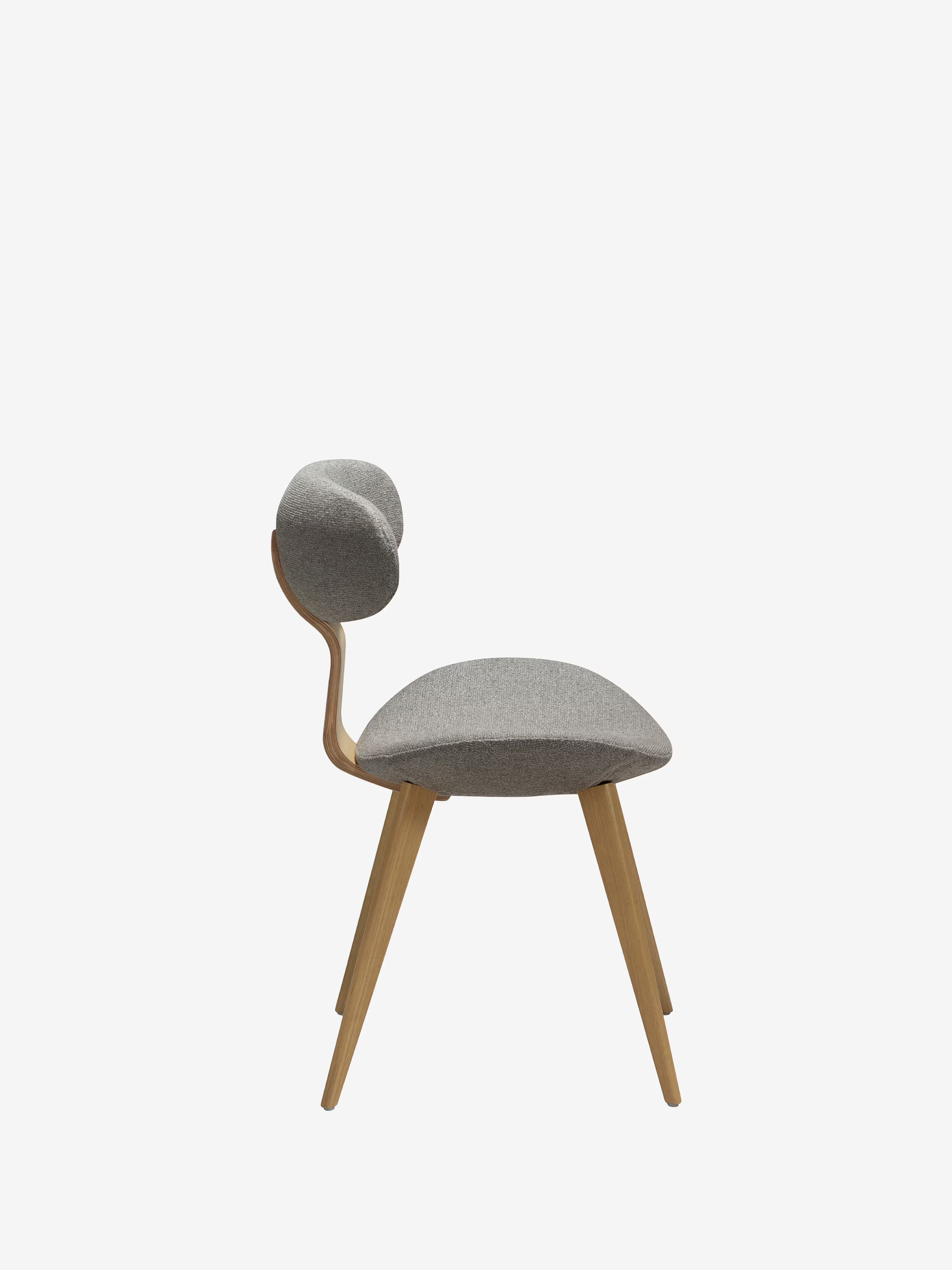 Buckle Chaise en bouclé avec pieds en bois massif - design scandinave futuriste
