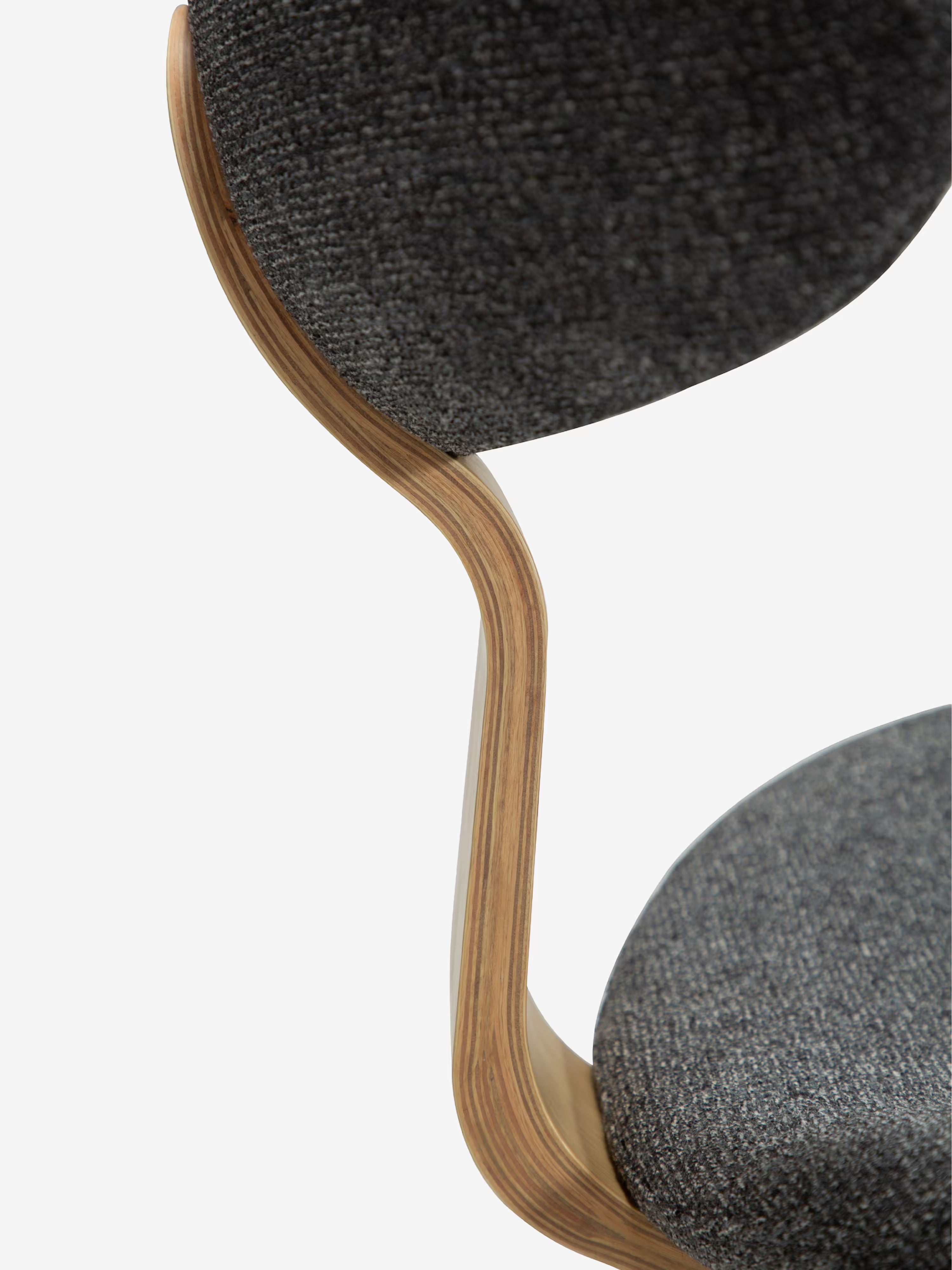 Buckle Chaise en bouclé avec pieds en bois massif - design scandinave futuriste