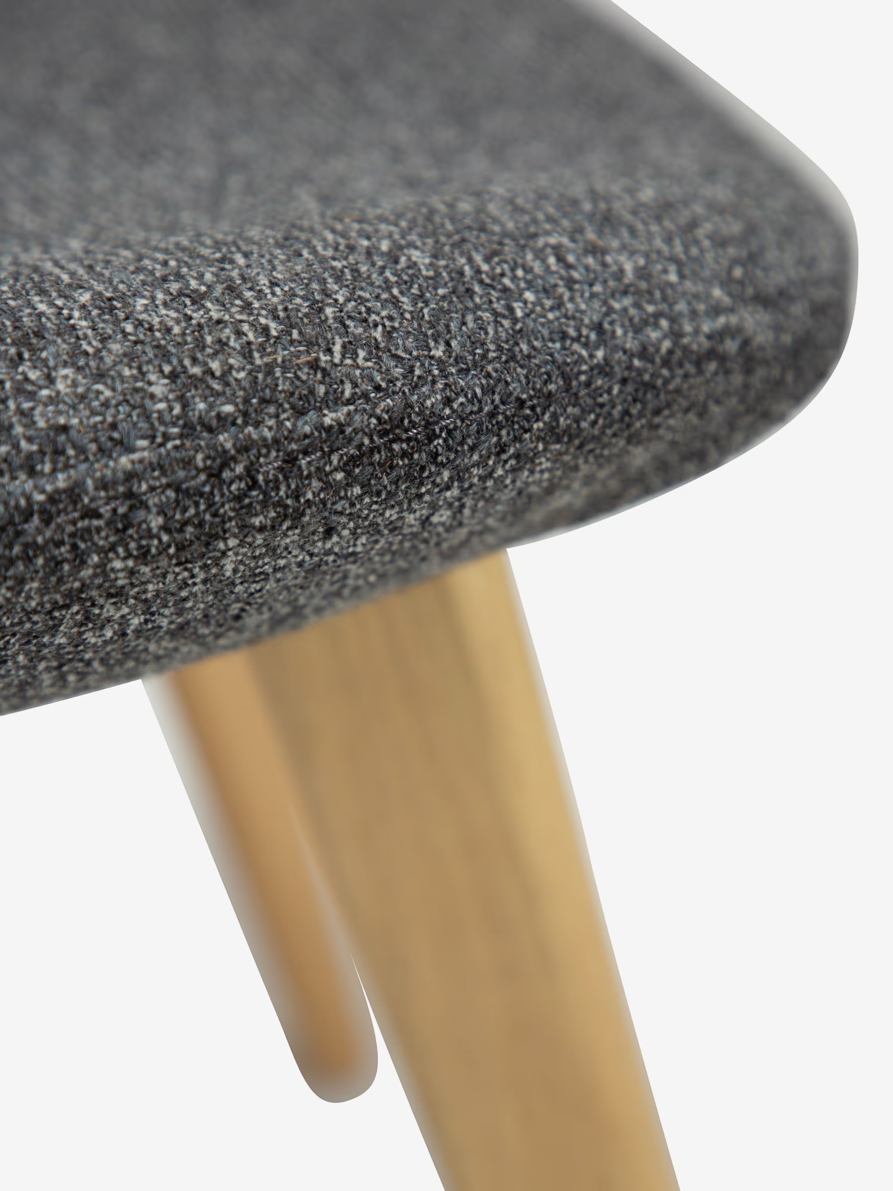 Buckle Chaise en bouclé avec pieds en bois massif - design scandinave futuriste