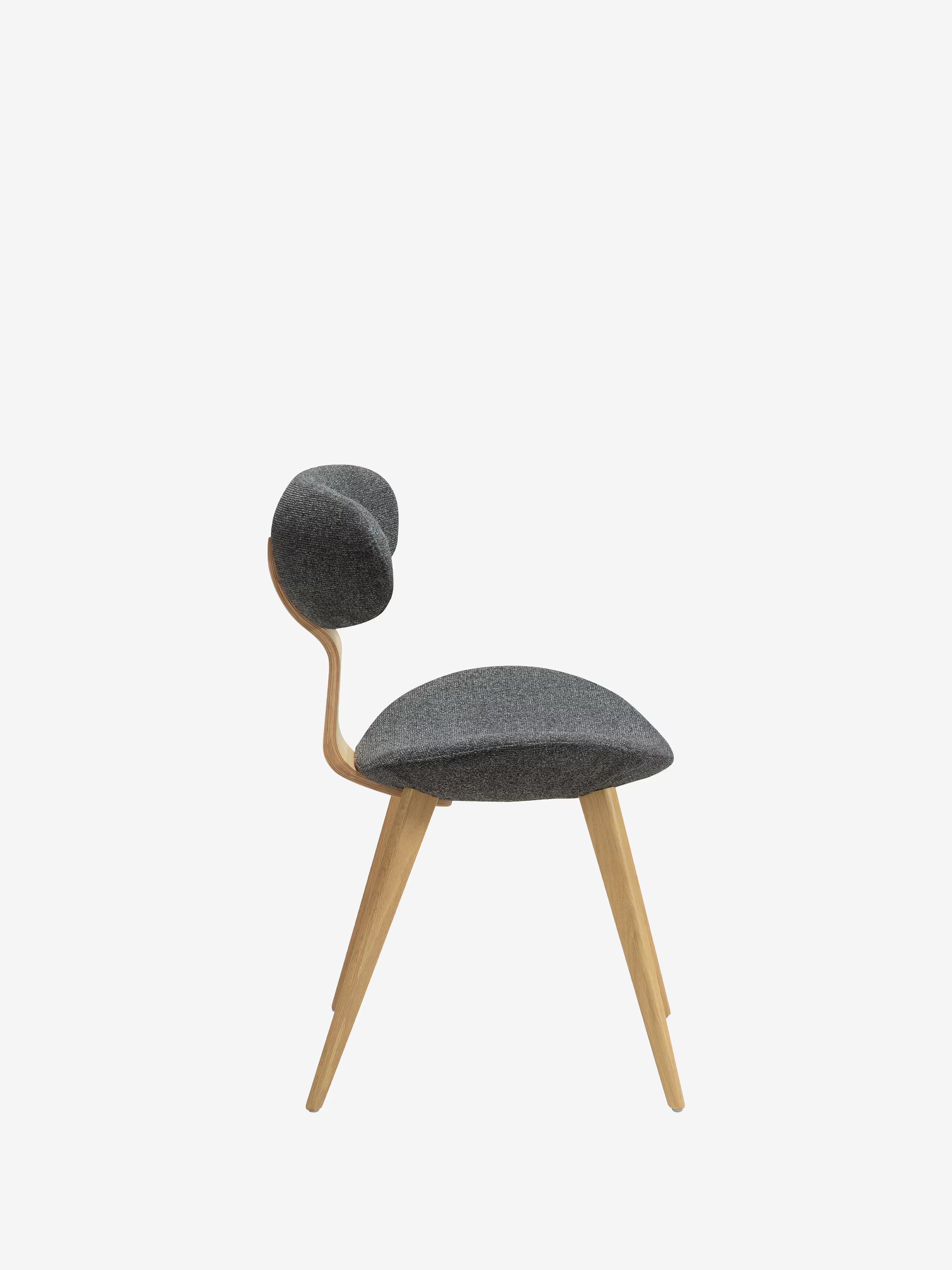 Buckle Chaise en bouclé avec pieds en bois massif - design scandinave futuriste