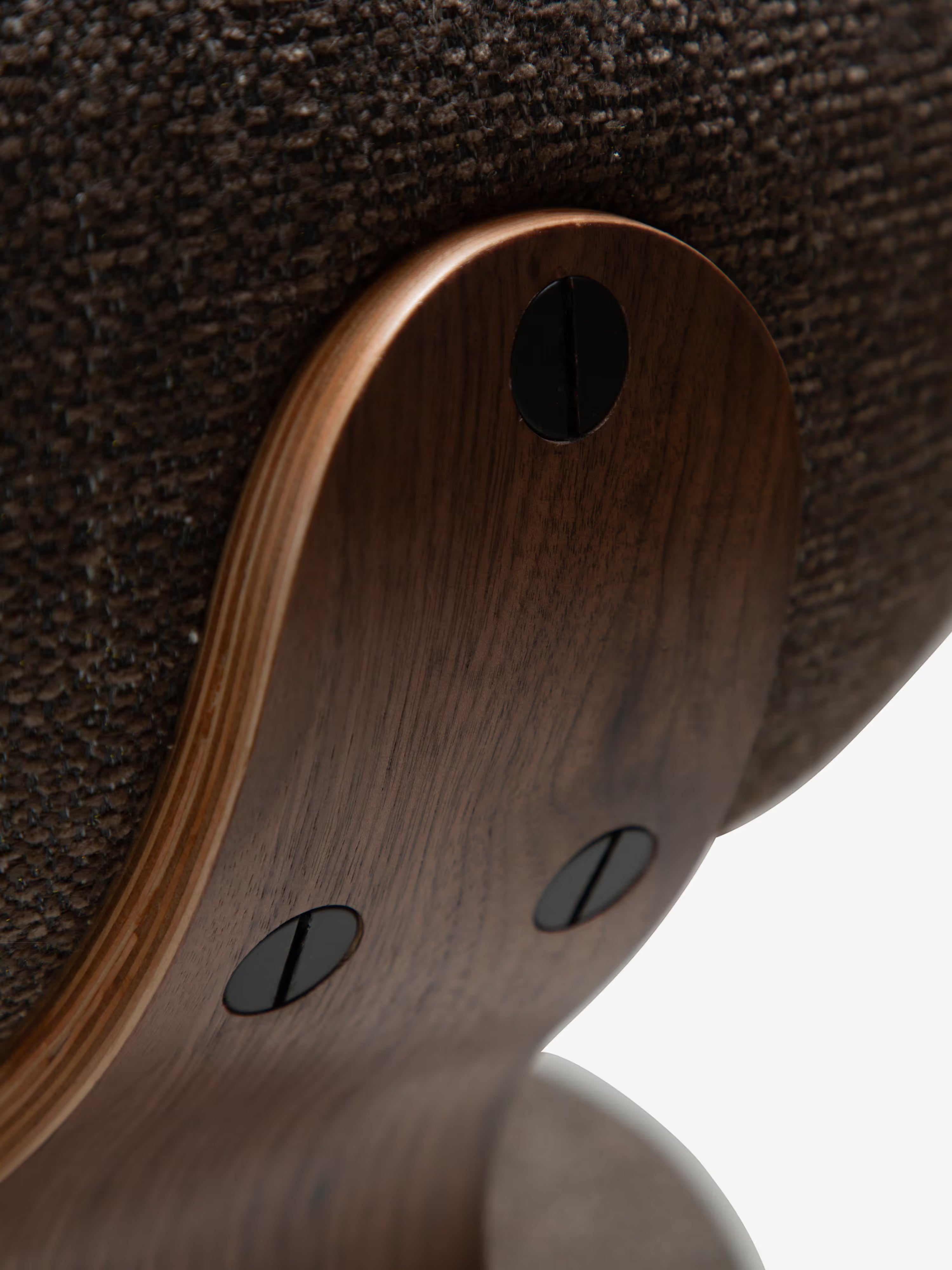 Buckle Chaise en bouclé avec pieds en bois massif - design scandinave futuriste