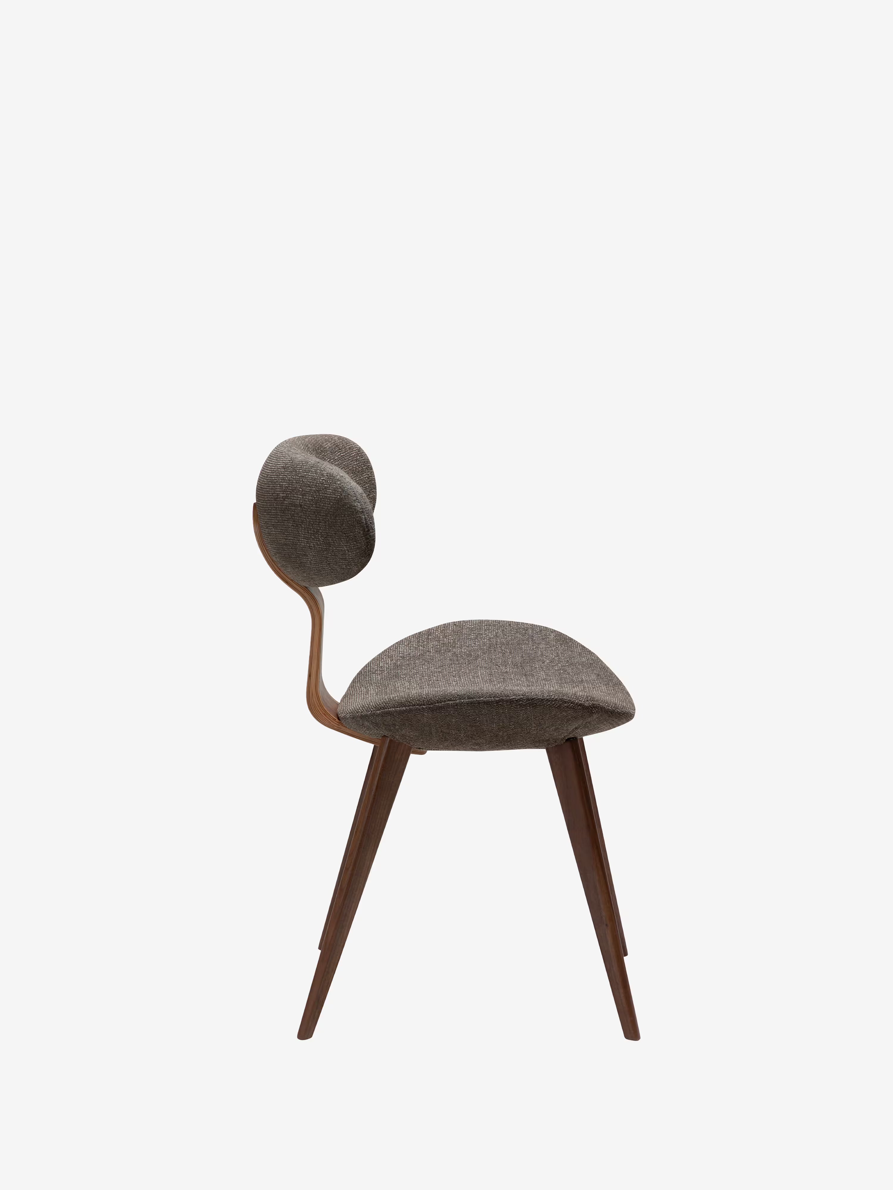 Buckle Chaise en bouclé avec pieds en bois massif - design scandinave futuriste