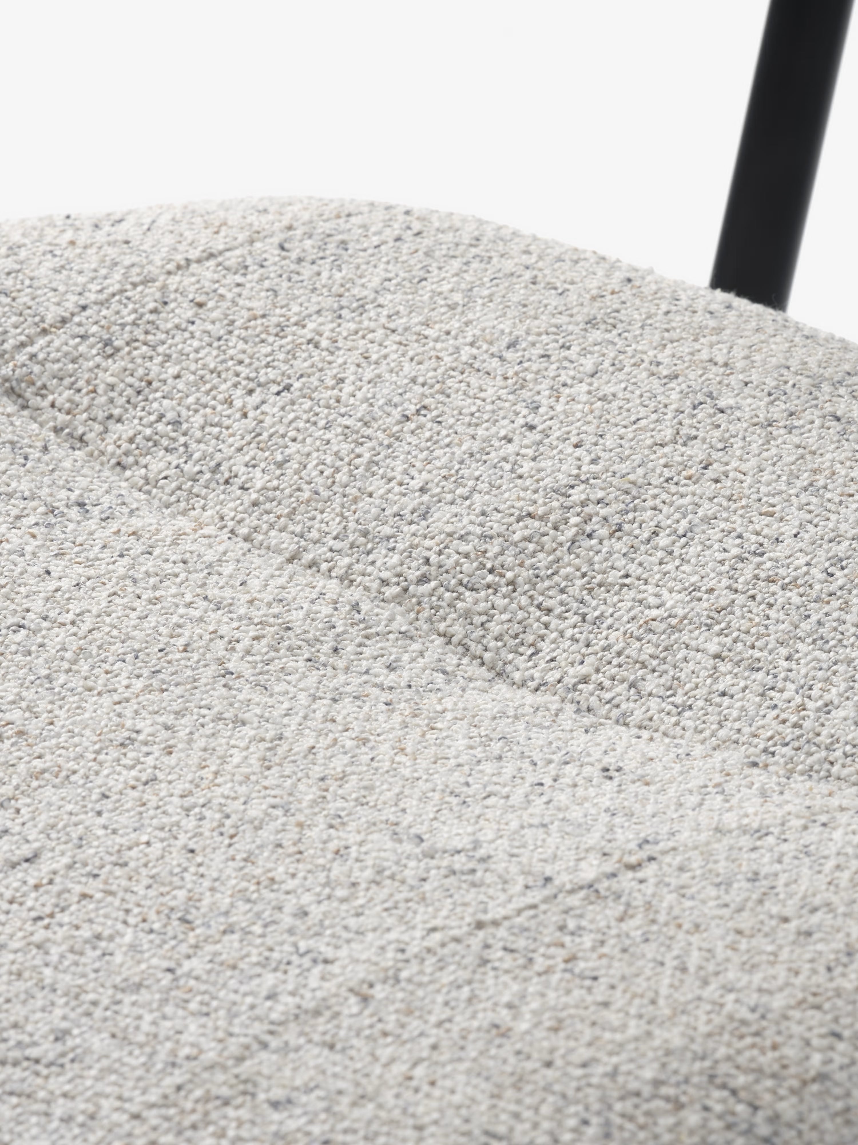 Chaise Buffalo en tissu bouclé mélangé avec base en métal noir