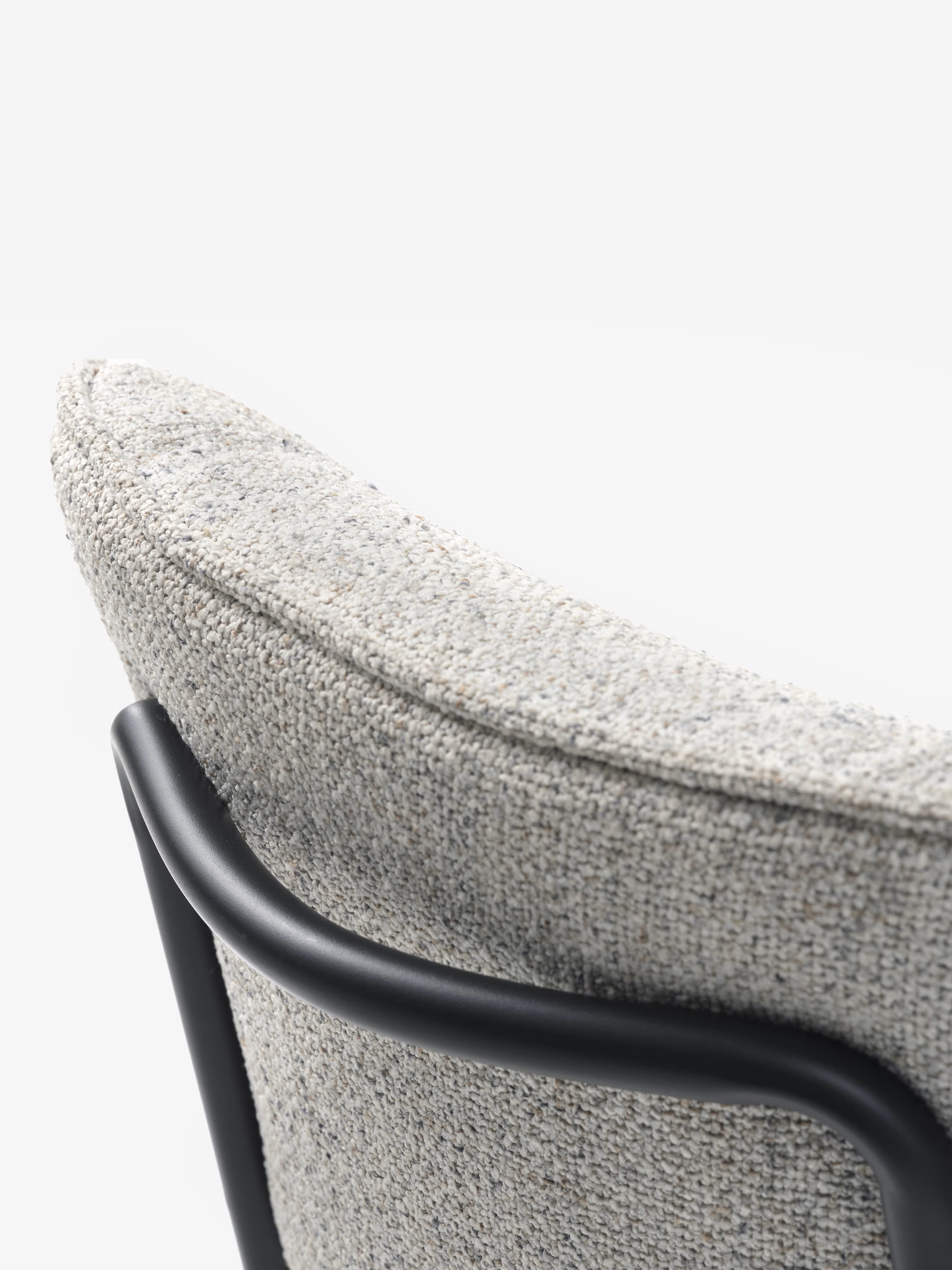 Chaise Buffalo en tissu bouclé mélangé avec base en métal noir