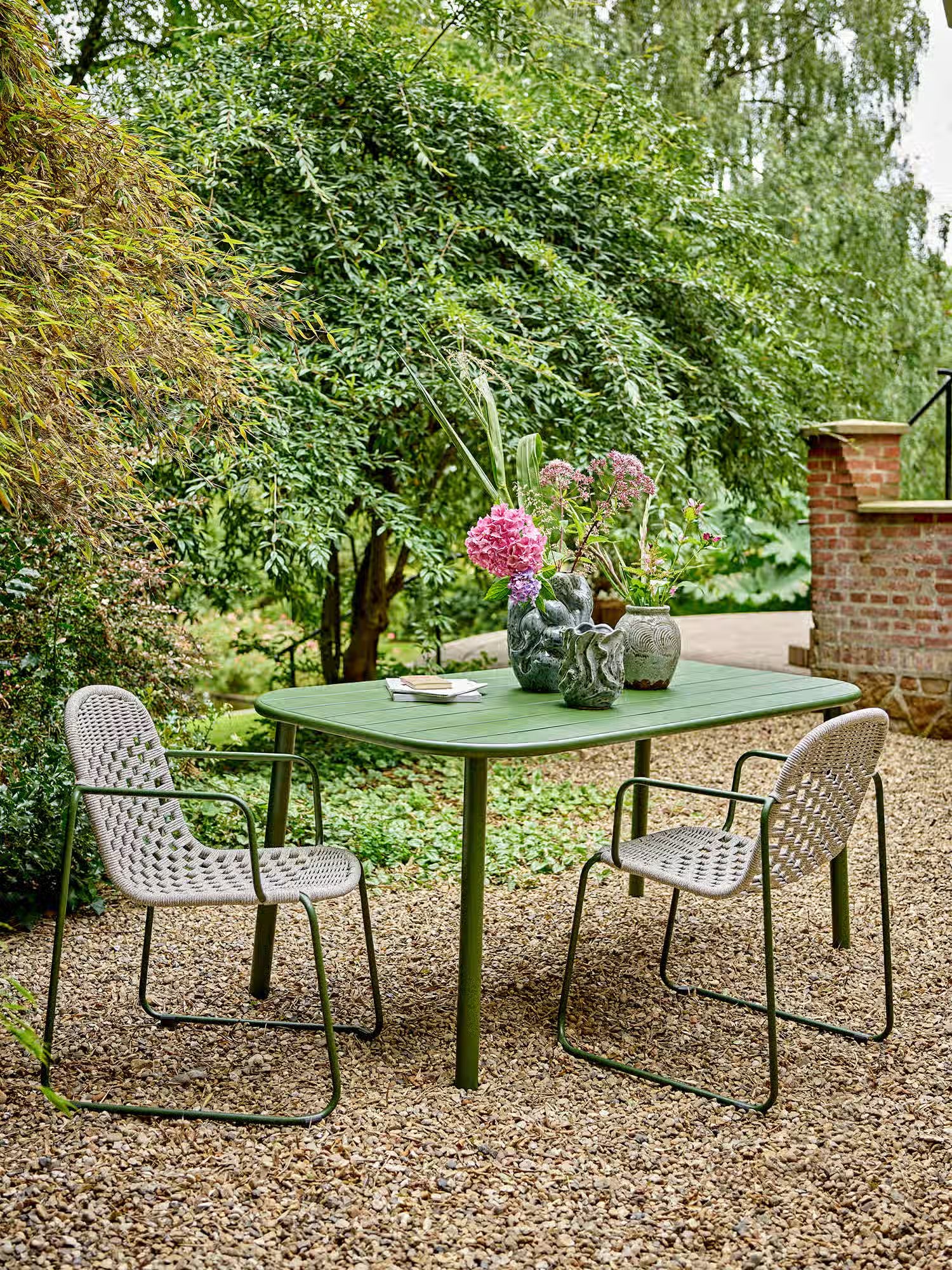 Calana Silla de exterior apilable en metal verde con asiento trenzado gris