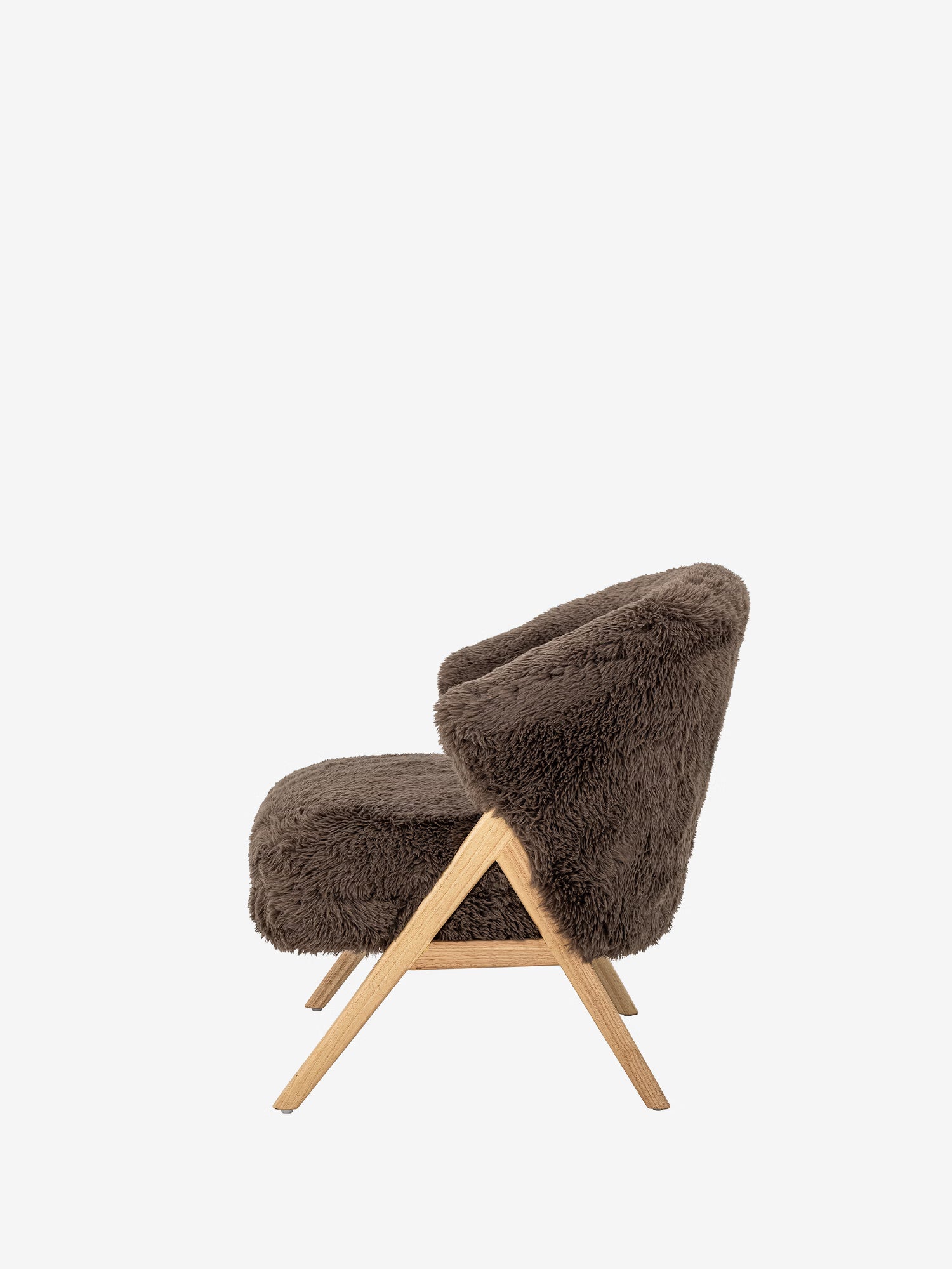 Camino Poltroncina lounge in teddy a pelo lungo marrone con struttura in legno FSC®