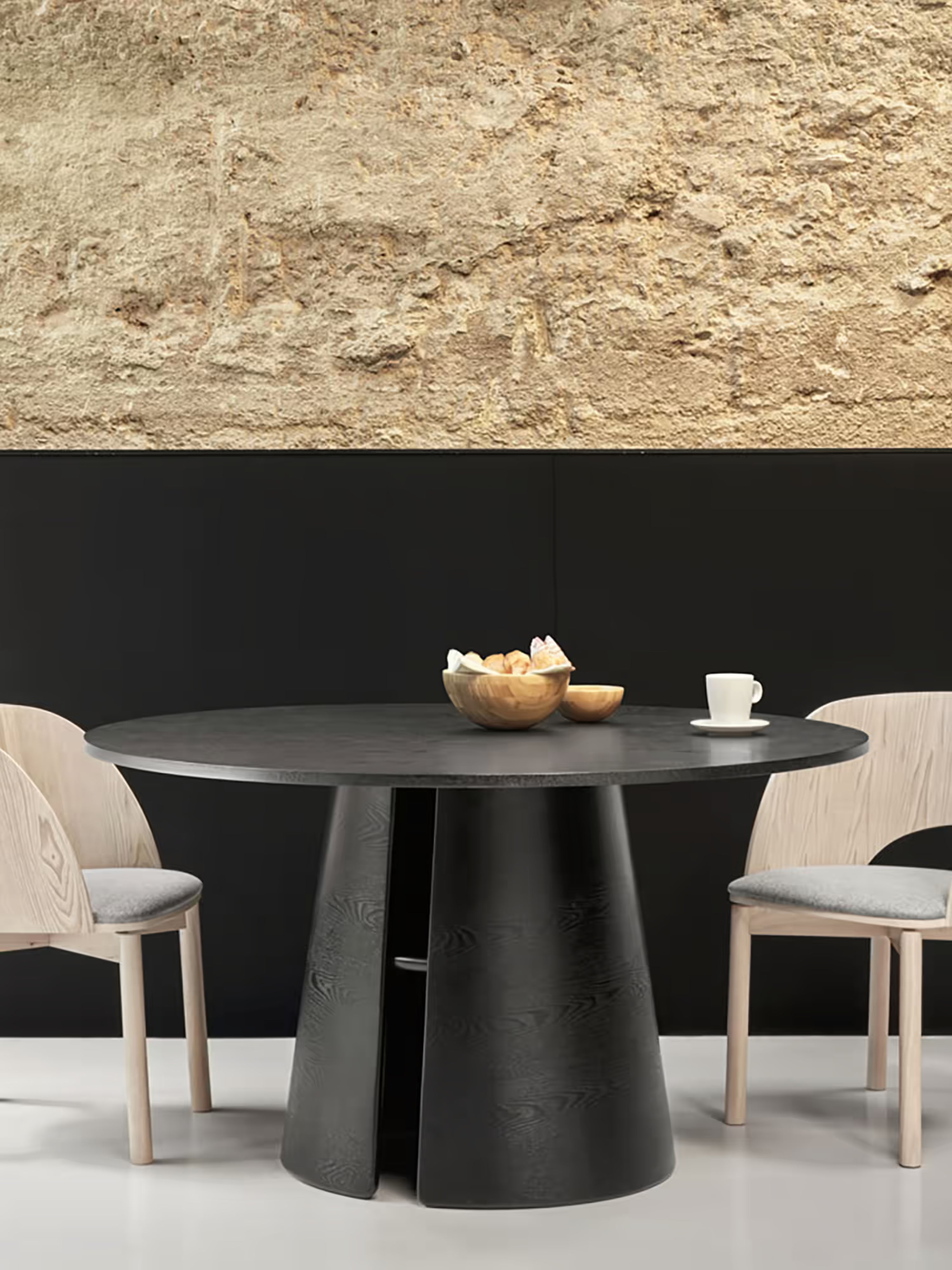 Cep mesa de comedor redonda - fresno negro y madera curvada Ø 137 cm