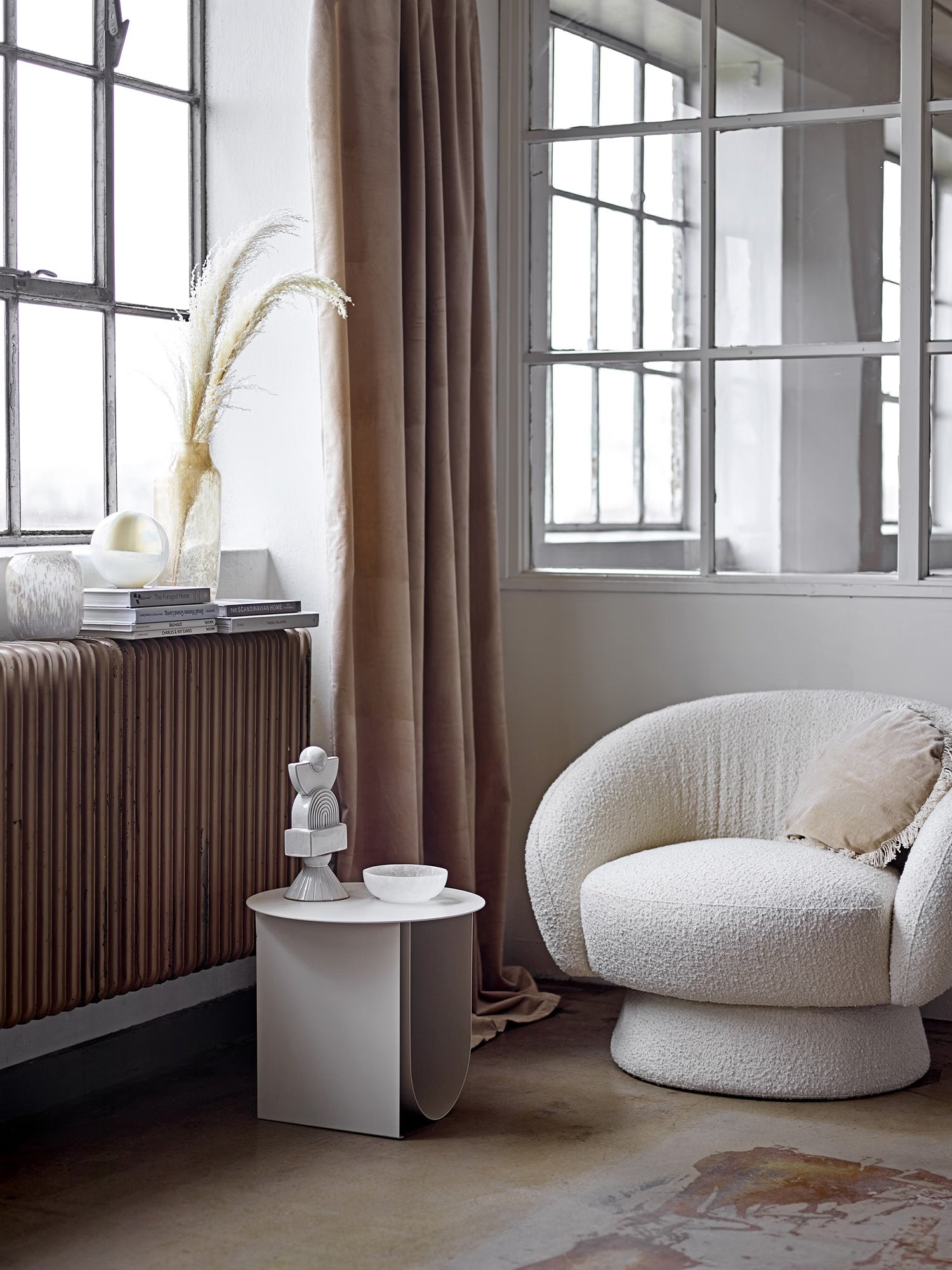 Cher Round side table with storage compartment in cream painted metal Ø43 cm