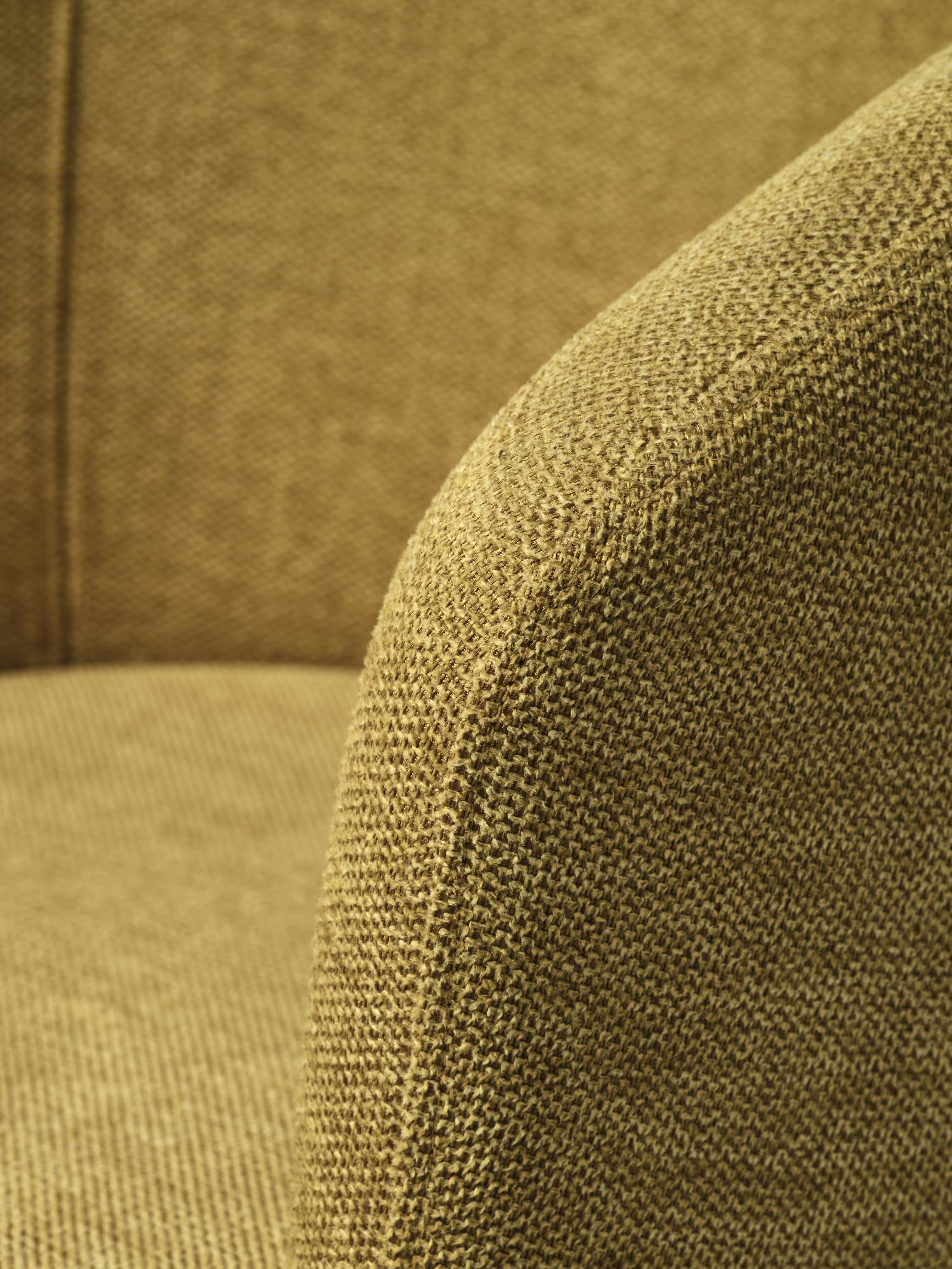 Easton Chaise rembourrée en tissu design enveloppant avec accoudoirs et pieds en métal noir