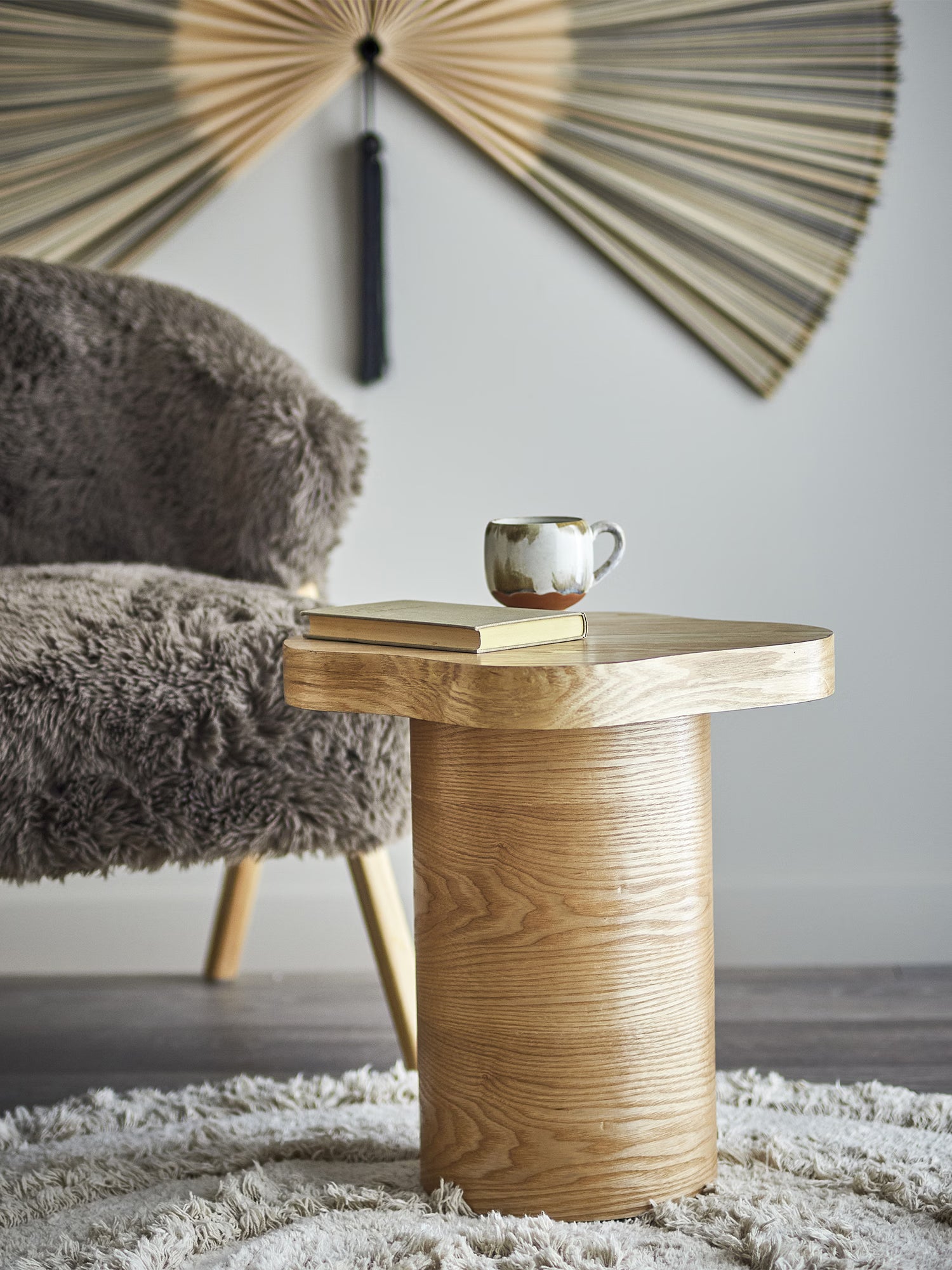 Elmer Side table in natural wood - organic shape 40x46 cm