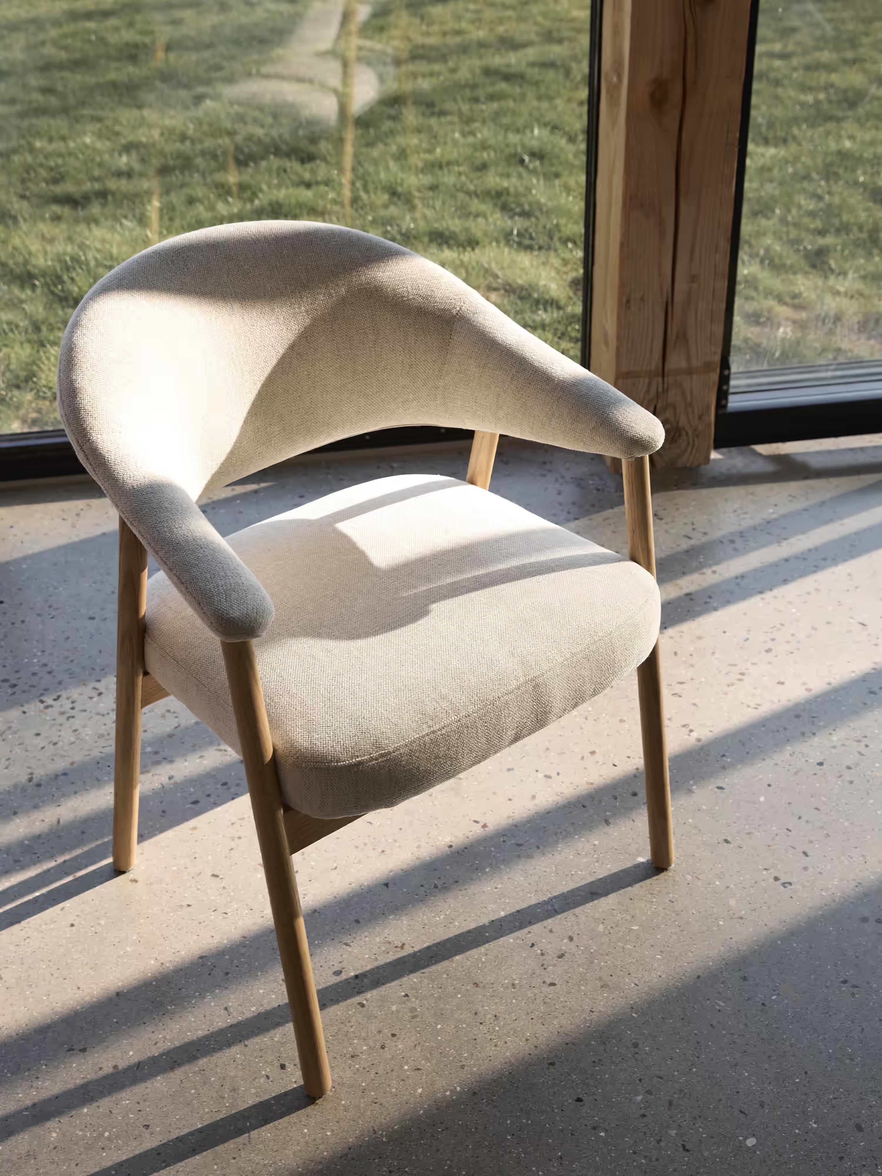 Elk chaise en velours côtelé crème et bois chêne naturel - design moderne et durable