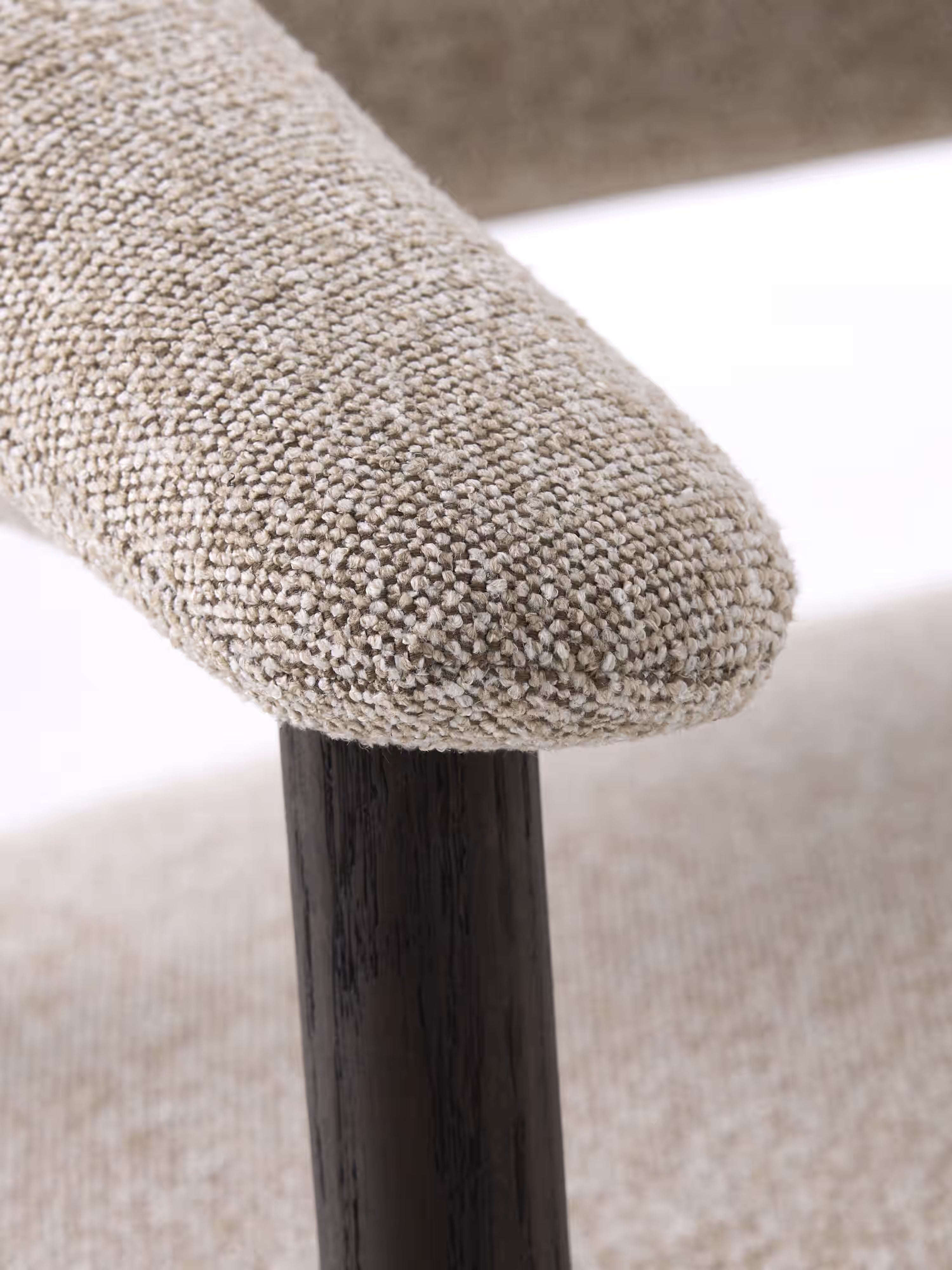 Elk chaise en tissu sable et bois chêne foncé - design moderne et durable