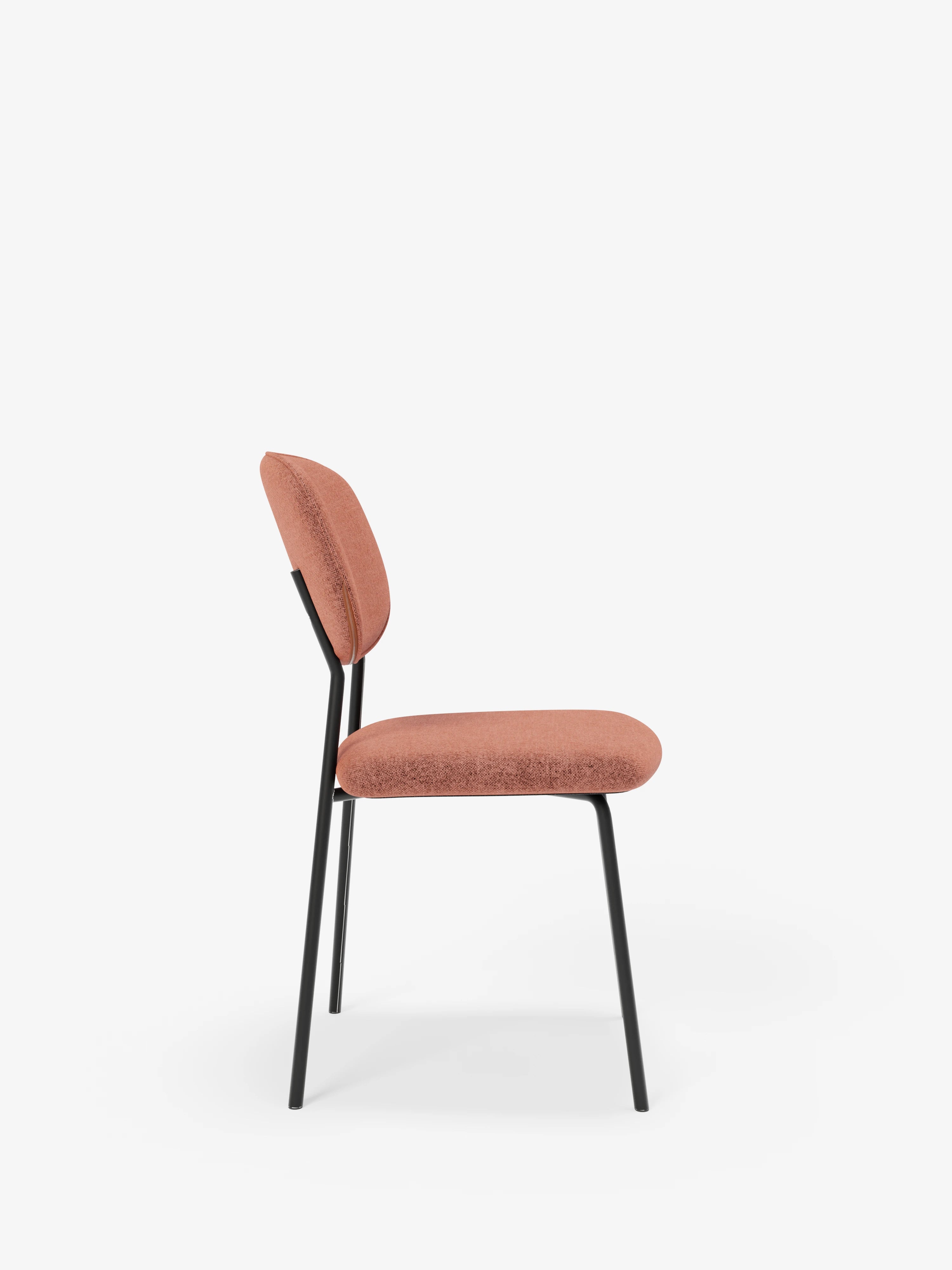 Ellis chaise en tissu rouille avec pieds en métal peint noir