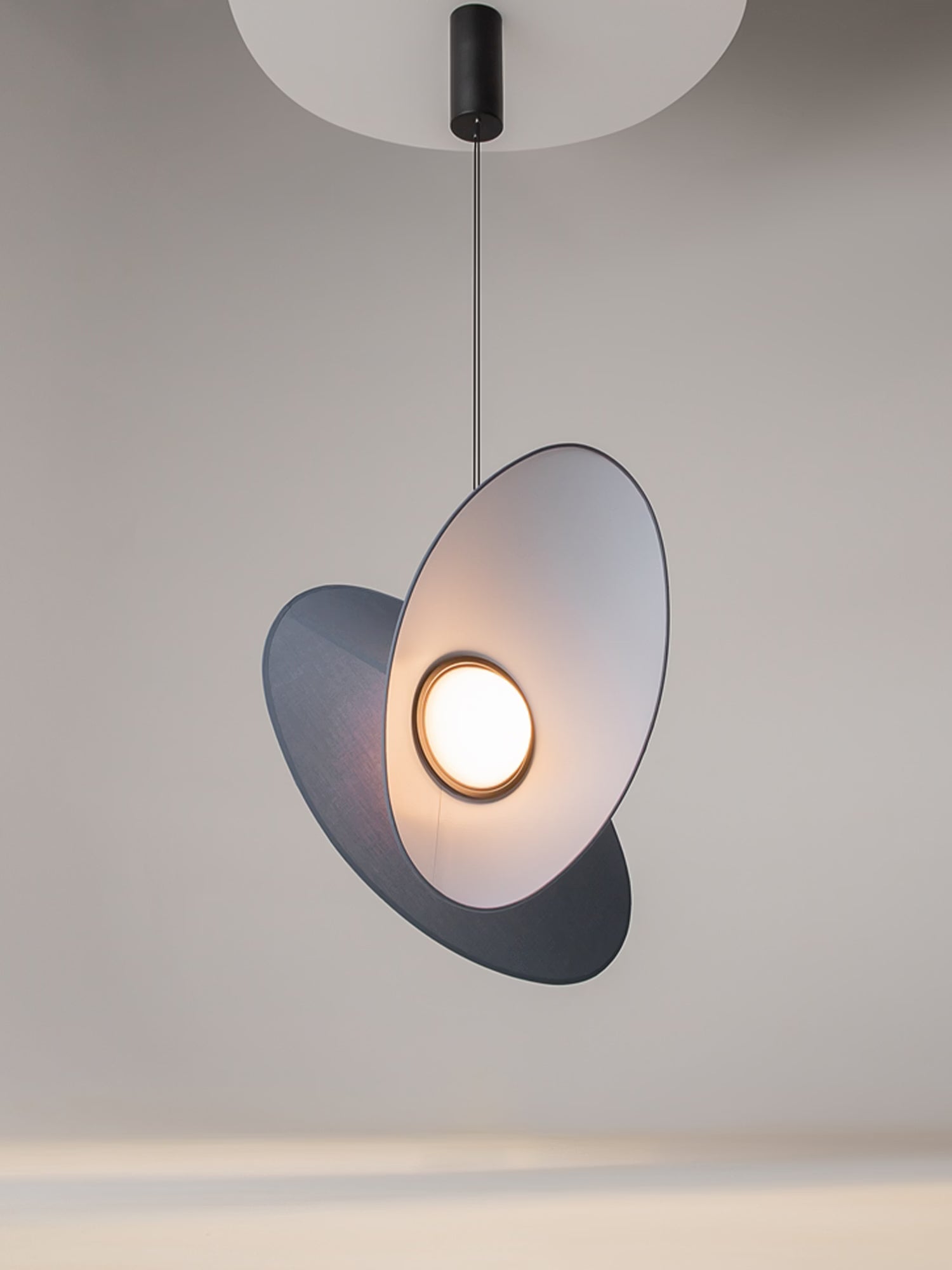 Evolution Lámpara colgante de diseño LED con pantalla orientable de tejido en 3 colores