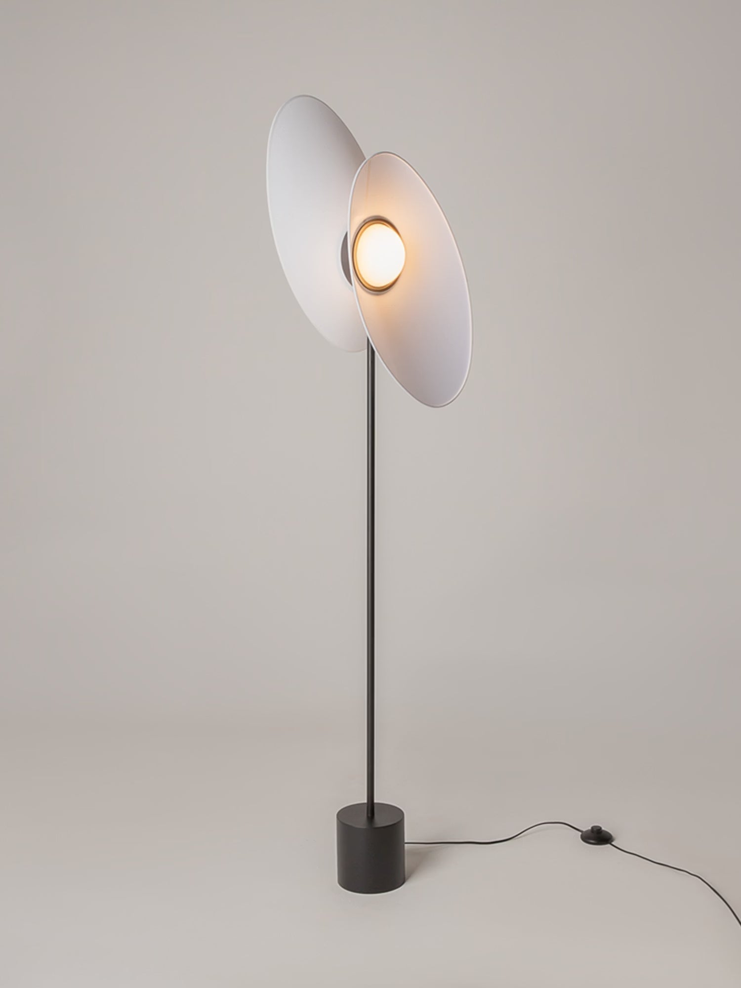 Evolution Lampada da terra di design a led dimmerabile - paralumi orientabili in tessuto bianco