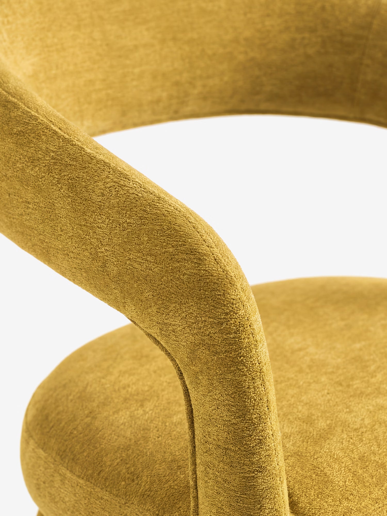 Fred Fauteuil entièrement rembourré en tissu bouclé avec pieds recouverts