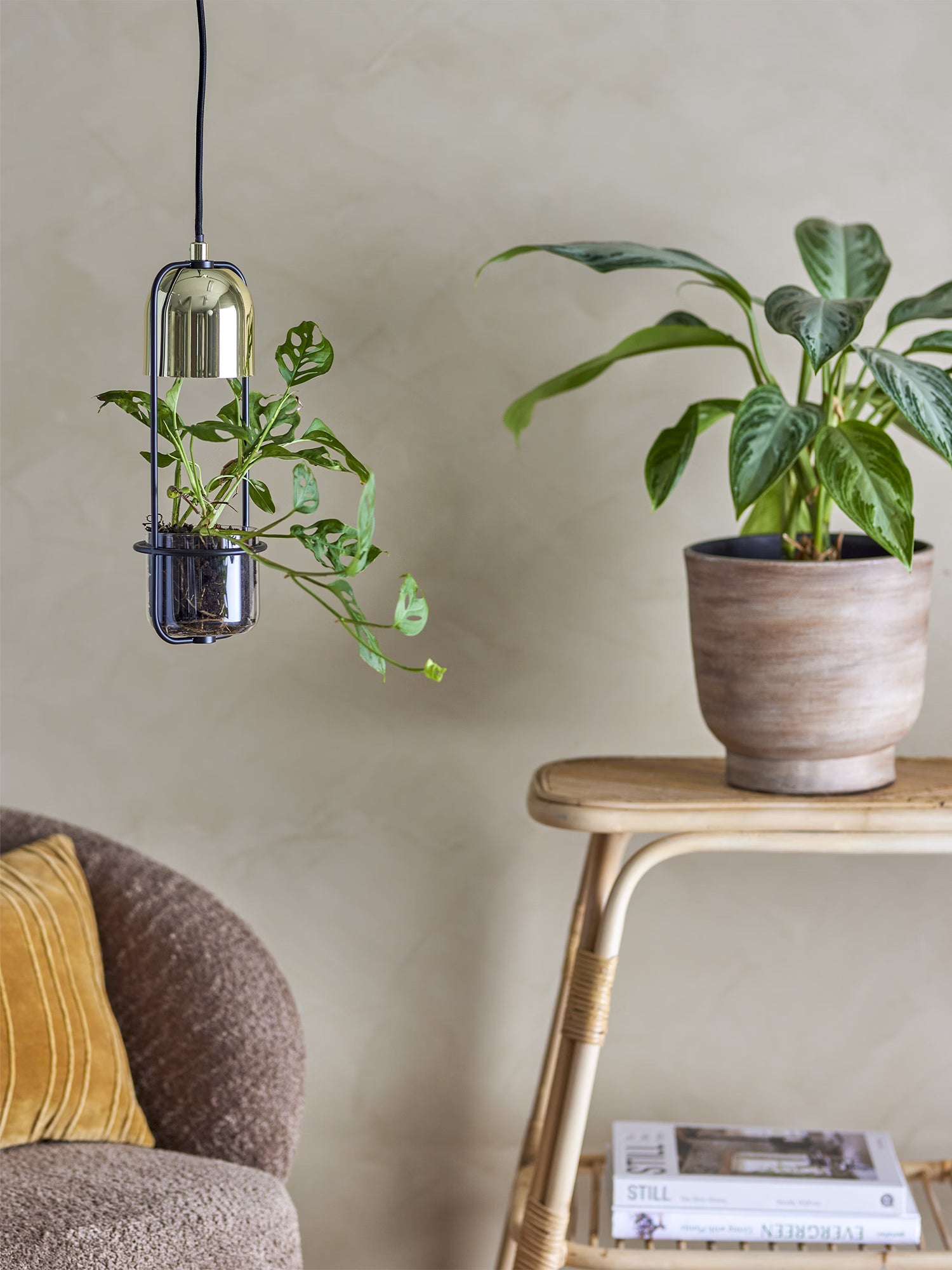 Gullak Pendant lamp in golden metal with decorative vase