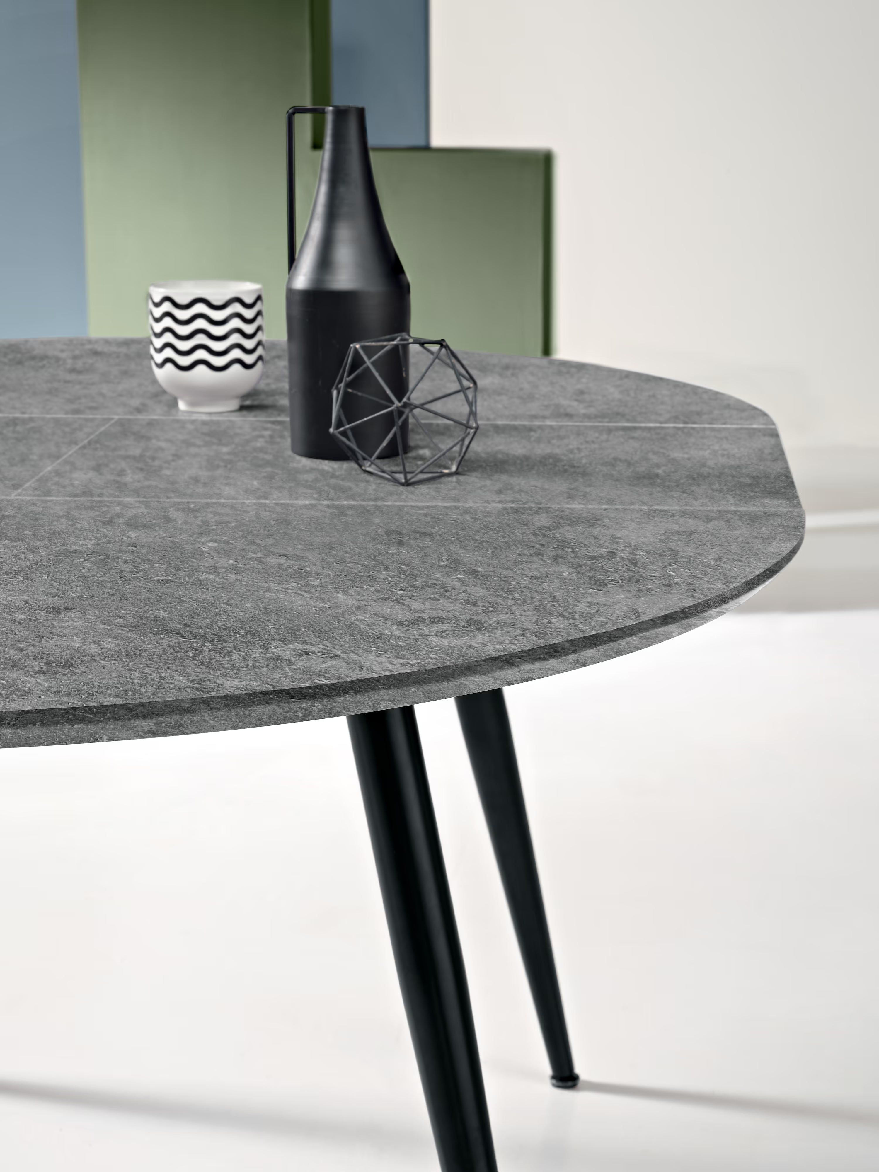 Habla Mesa redonda extensible con sobre efecto cemento – base de metal negro Ø 120 (L 160) cm