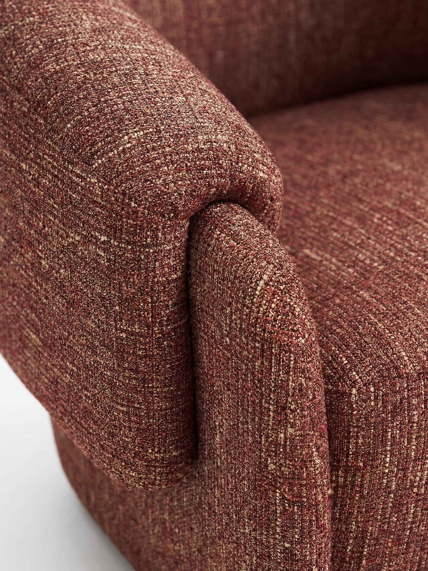 Hamilton Poltrona lounge imbottita FSC® 100% in tessuto Bouclé bourdeaux mix