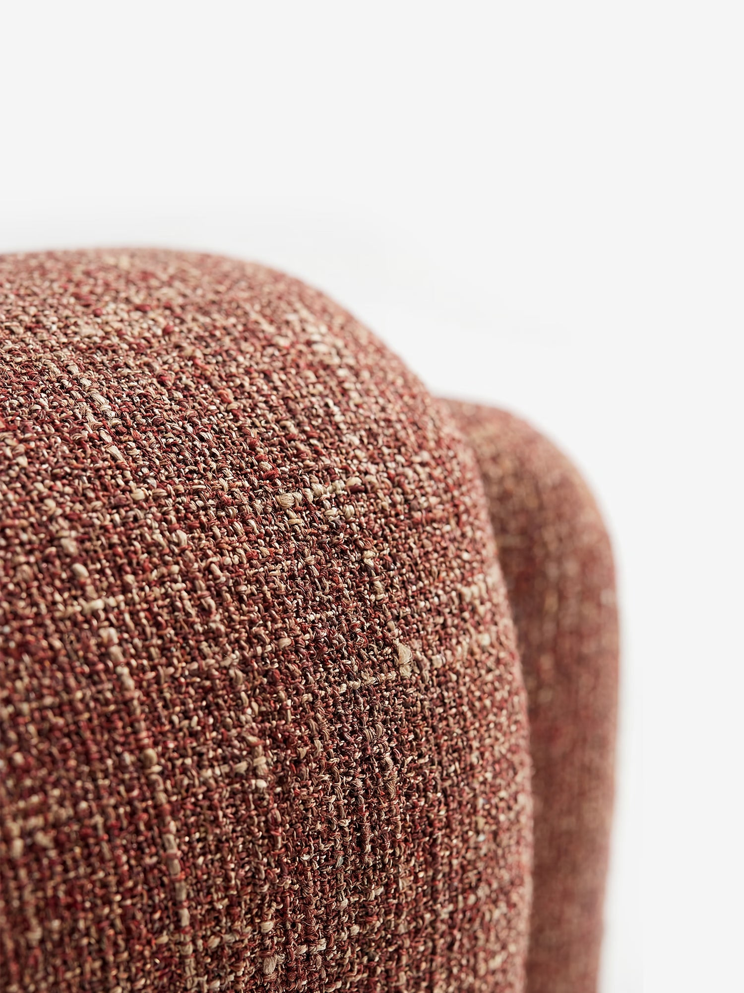 Hamilton Poltrona lounge imbottita FSC® 100% in tessuto Bouclé bourdeaux mix