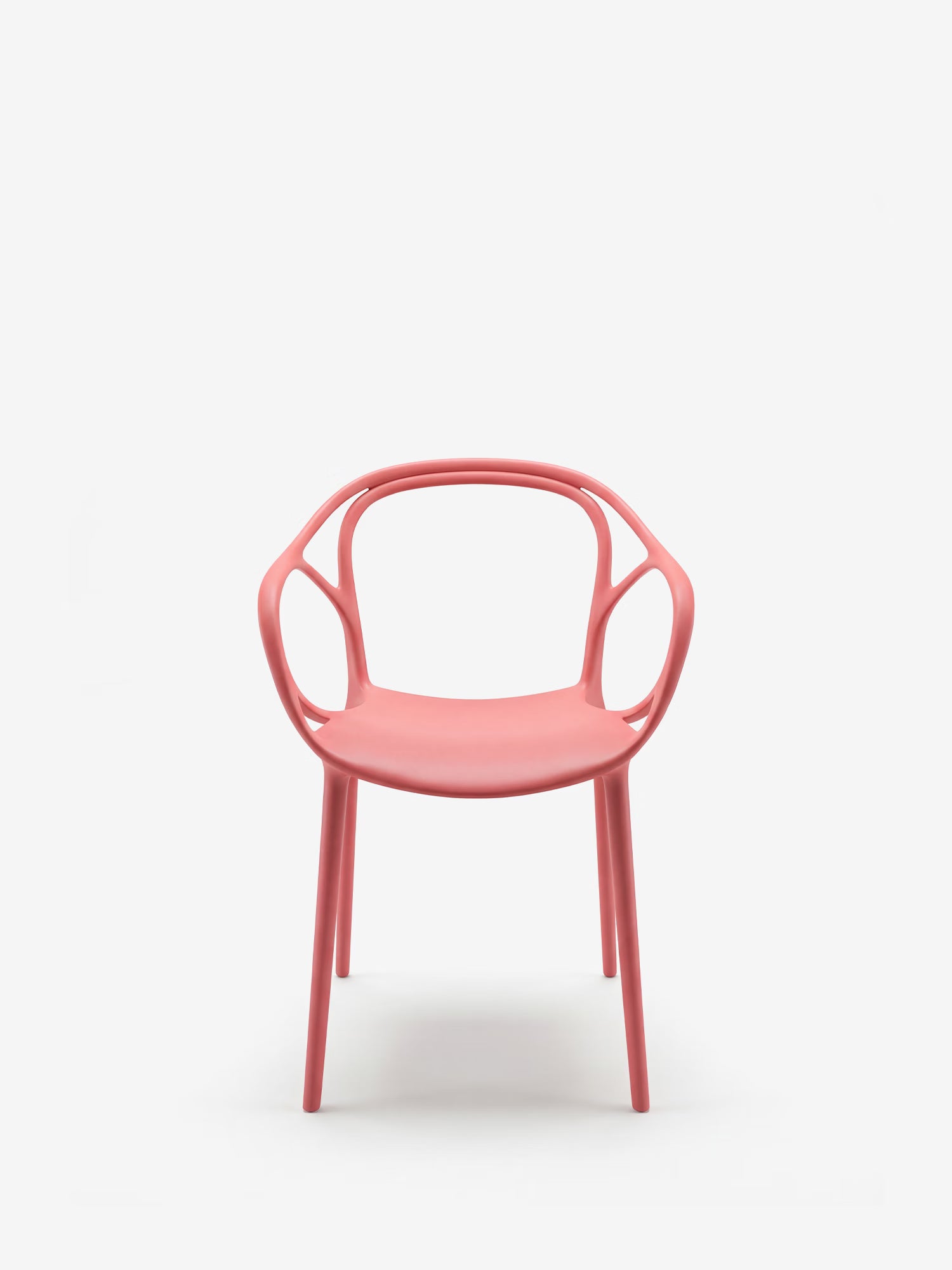 HUG Silla de polipropileno para interior y exterior con diseño escultórico