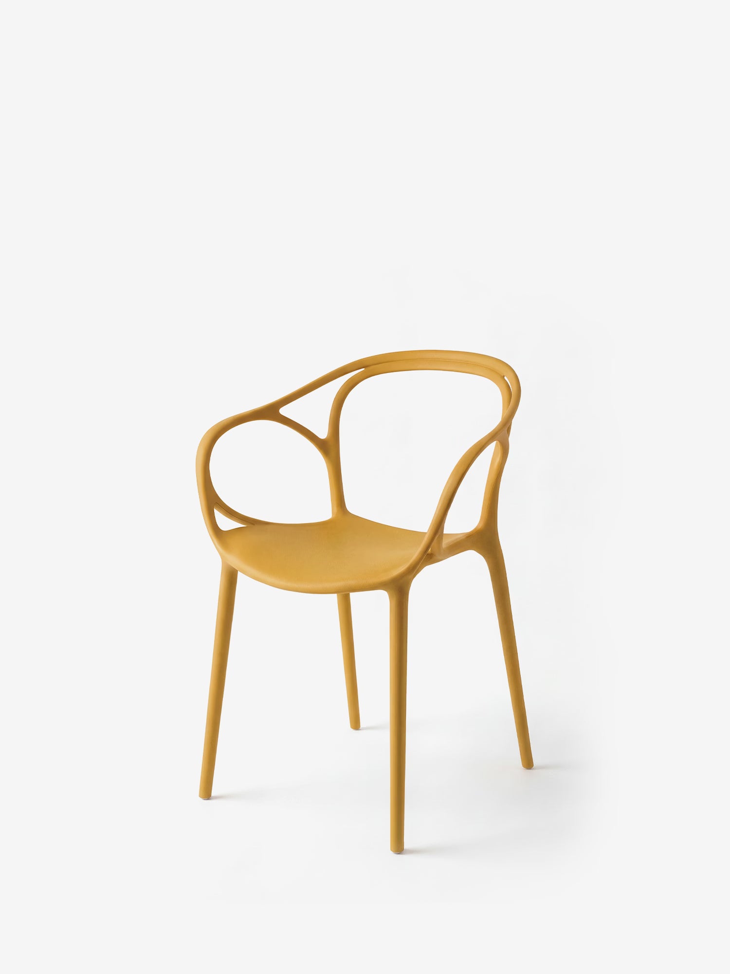 HUG Silla de polipropileno para interior y exterior con diseño escultórico