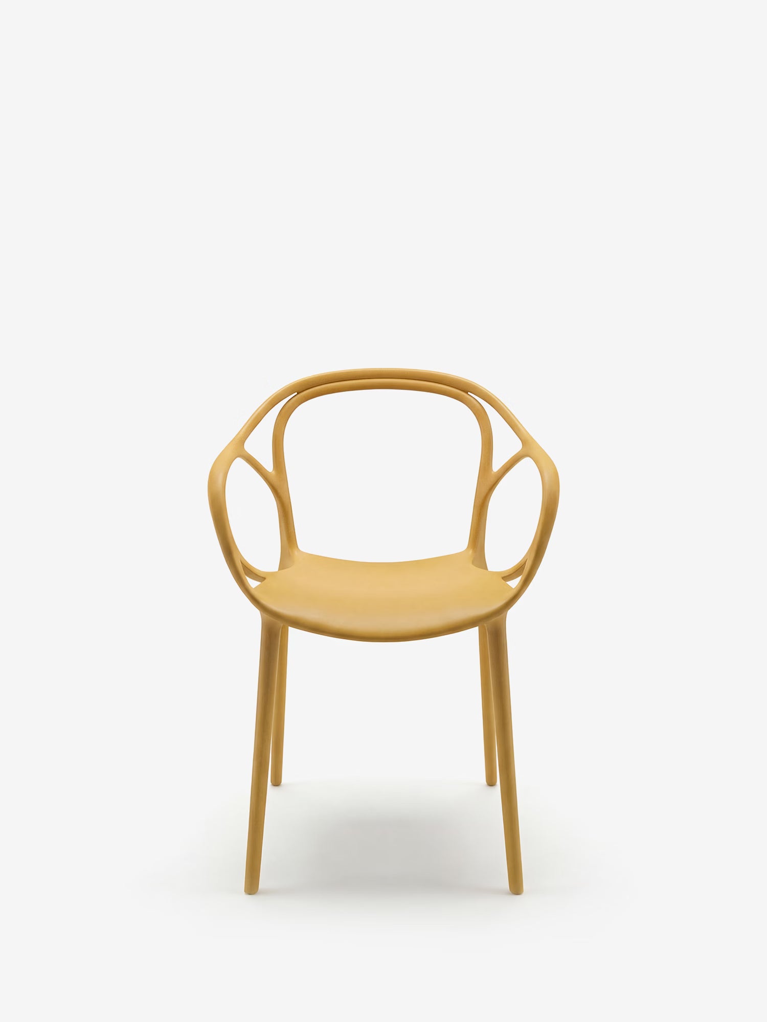 HUG Silla de polipropileno para interior y exterior con diseño escultórico