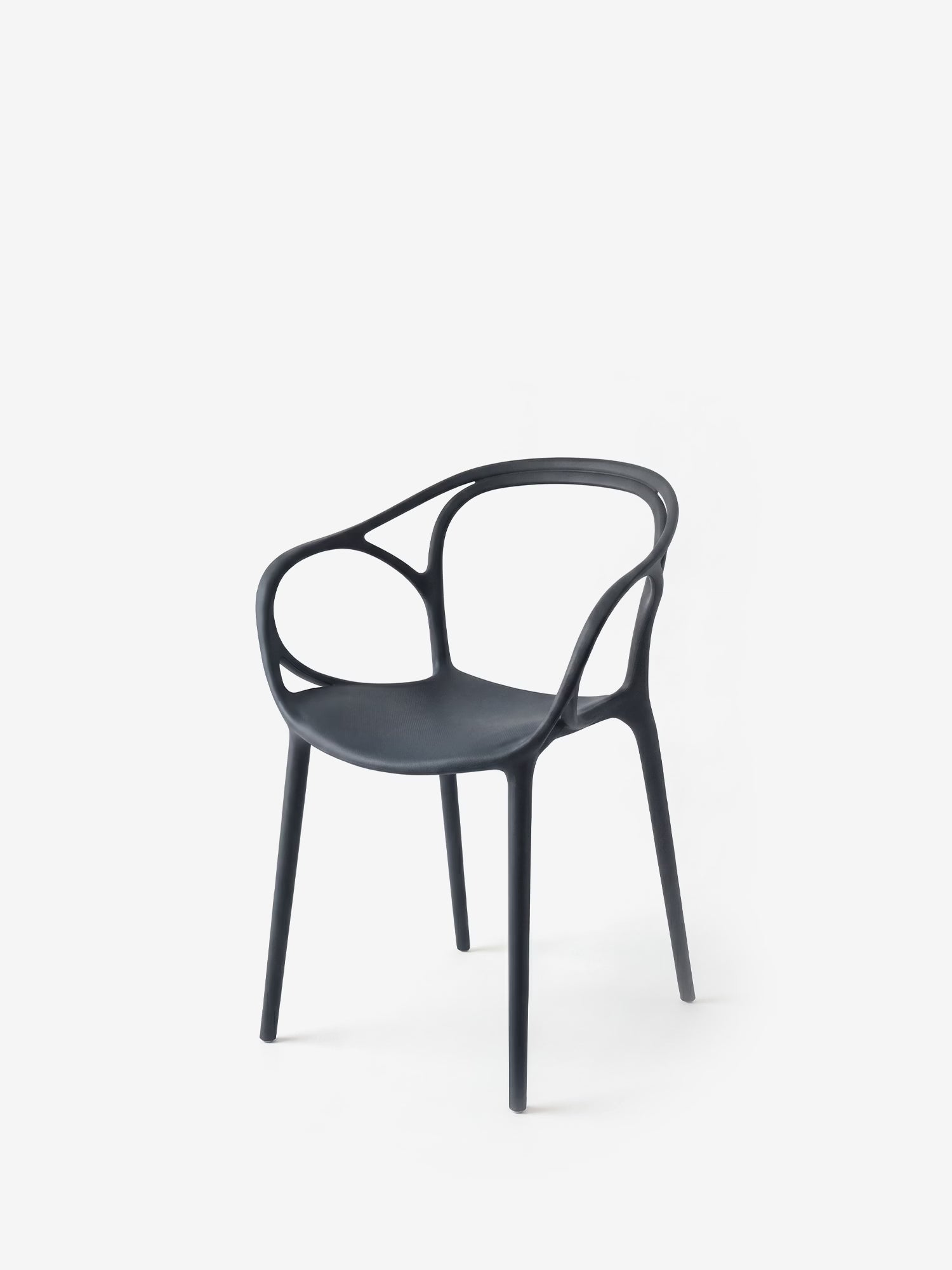 HUG Silla de polipropileno para interior y exterior con diseño escultórico