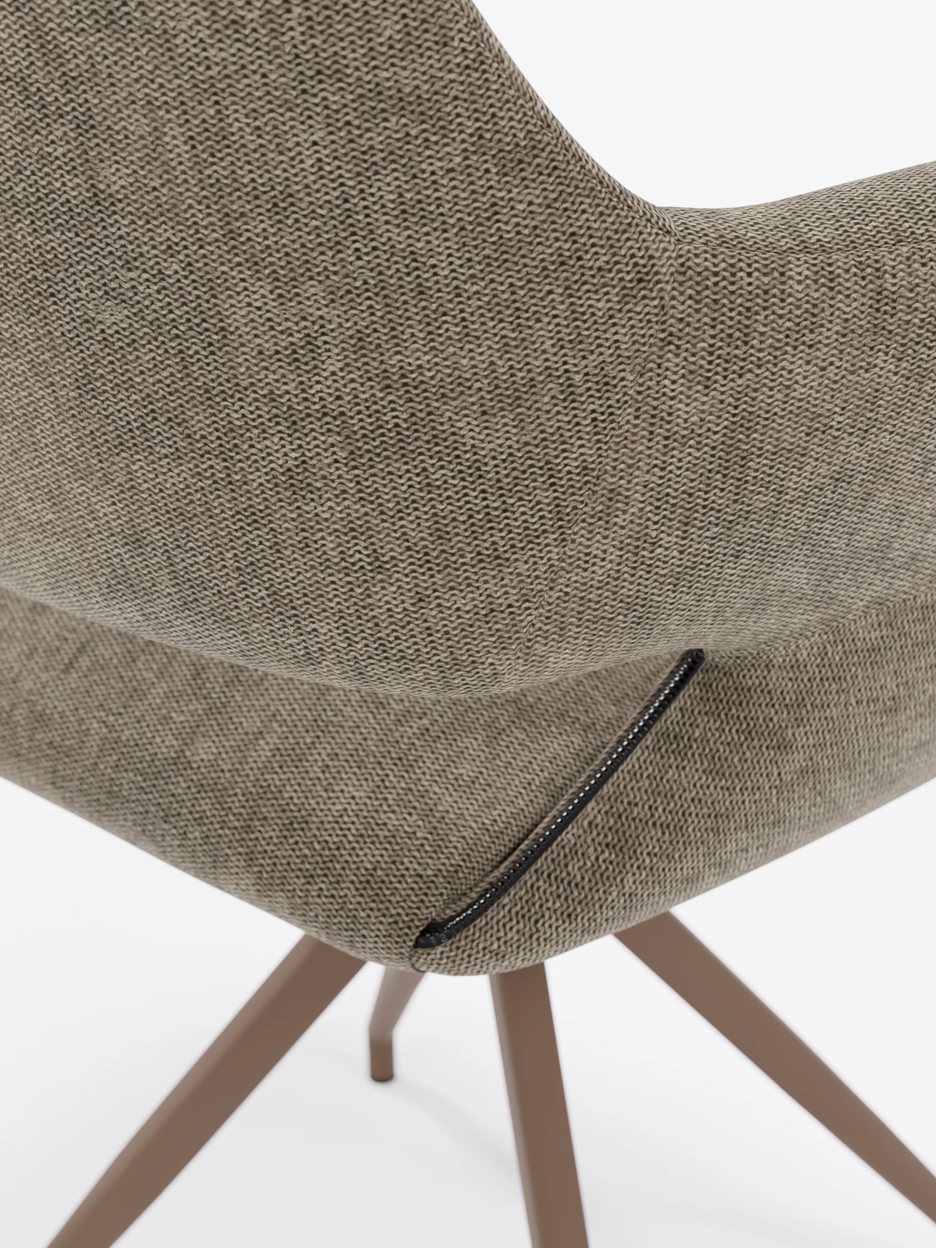 Drehstuhl Kerry aus braunem Stoff mit Metallbasis – Retro-Stil und zeitgemäßer Komfort