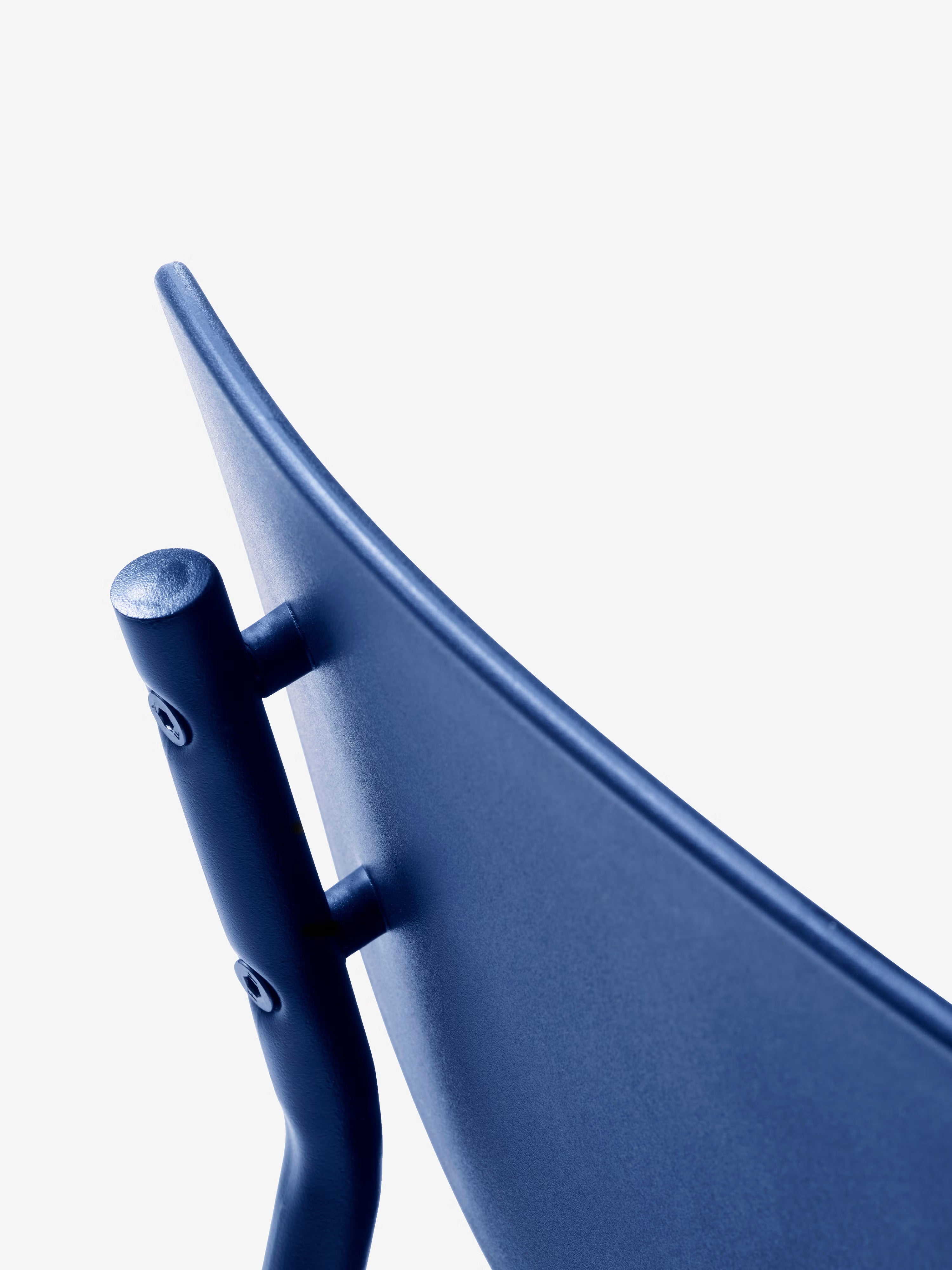 Kirkland Stuhl aus farbigem Polyethylen mit passendem Metallgestell