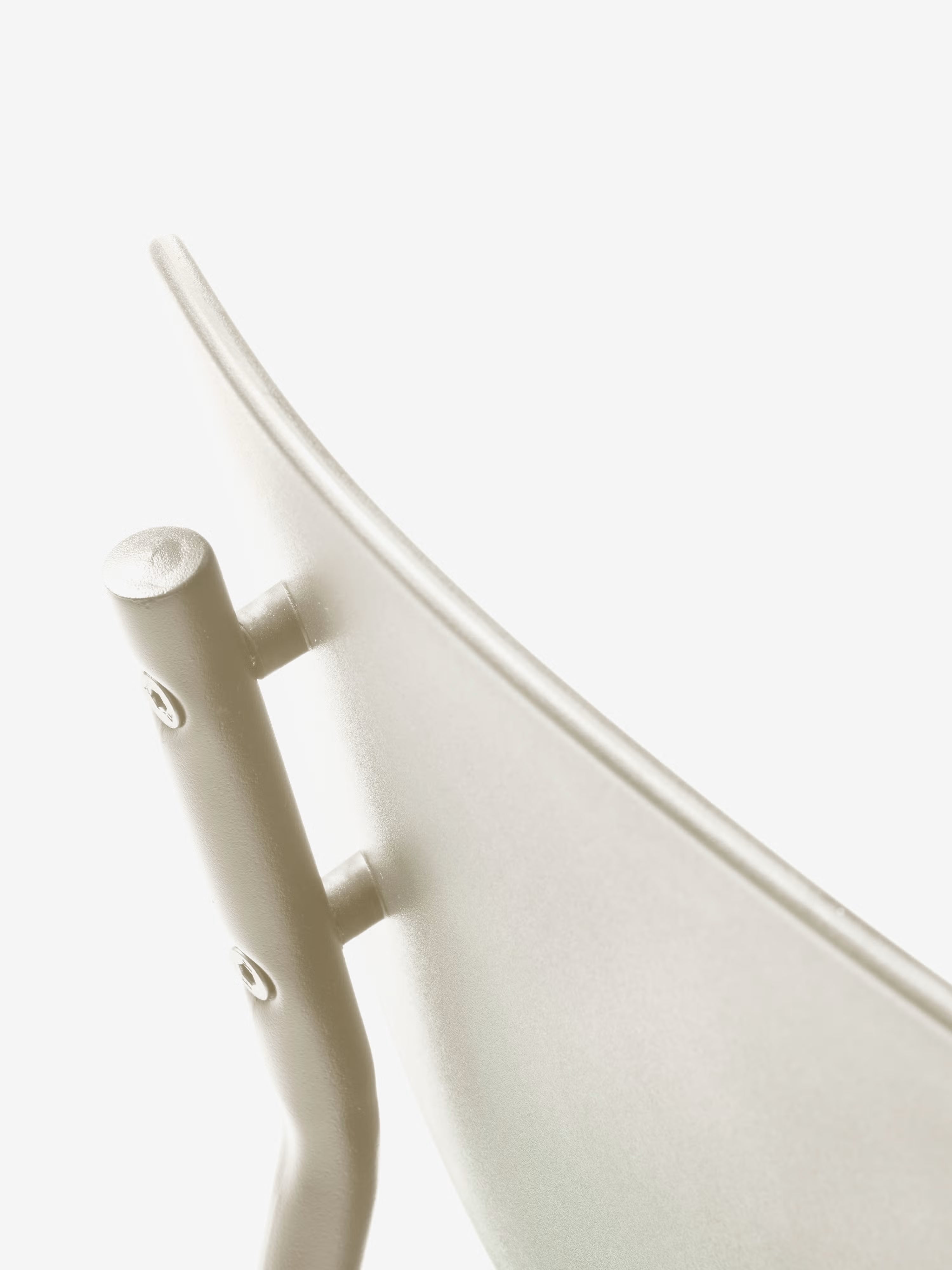 Kirkland Stuhl aus farbigem Polyethylen mit passendem Metallgestell