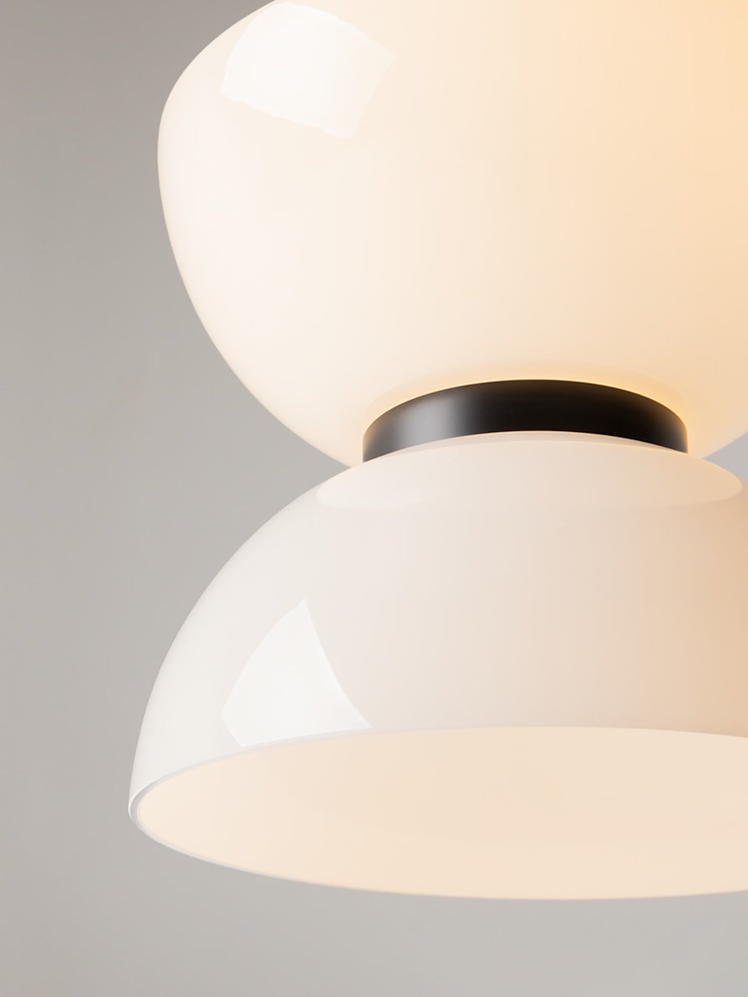 Kyoto Lámpara colgante de diseño en vidrio y metal disponible en tres acabados con LED integrado