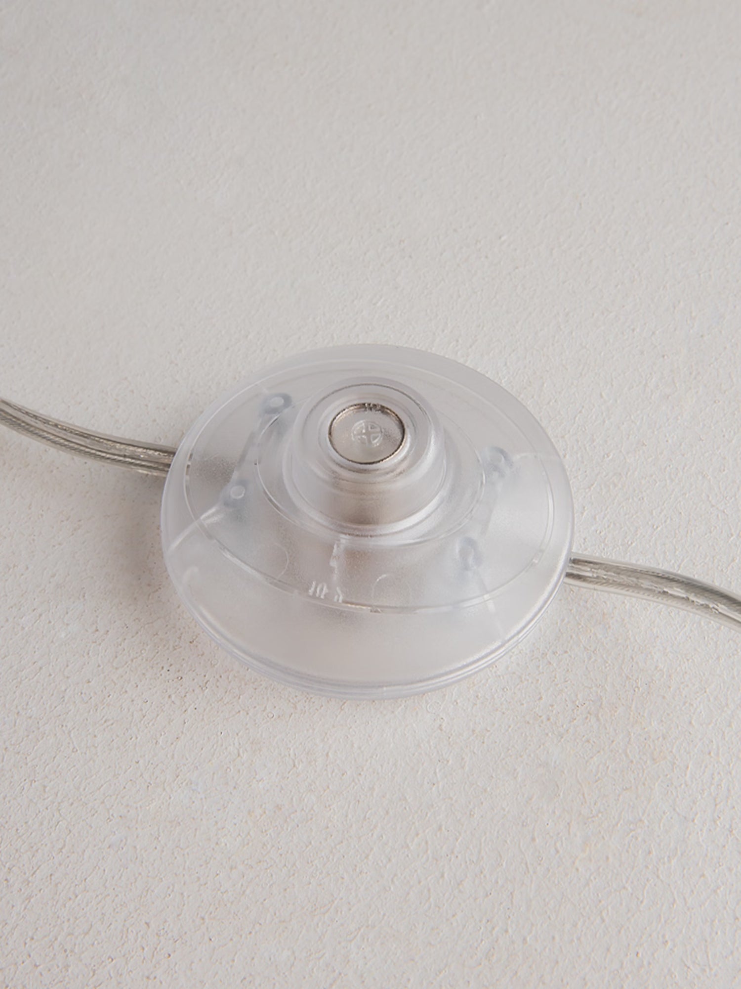 Kyoto Stehlampe – Architektonische Eleganz aus Naturmarmor und Opalglas in 3 Farbvarianten